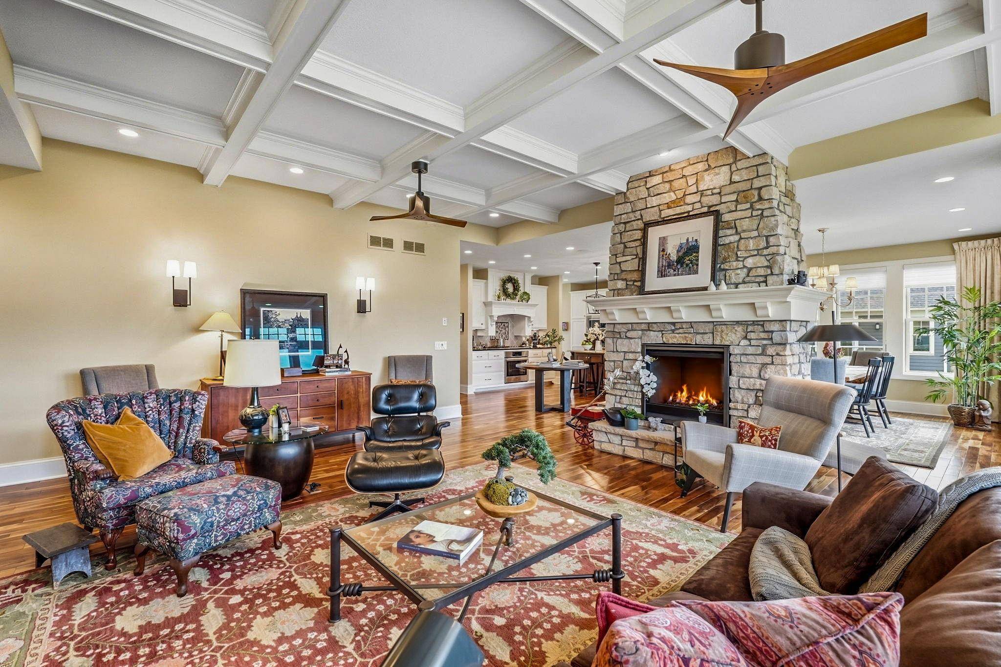 21 Phoebe LN, North Oaks, MN 55127