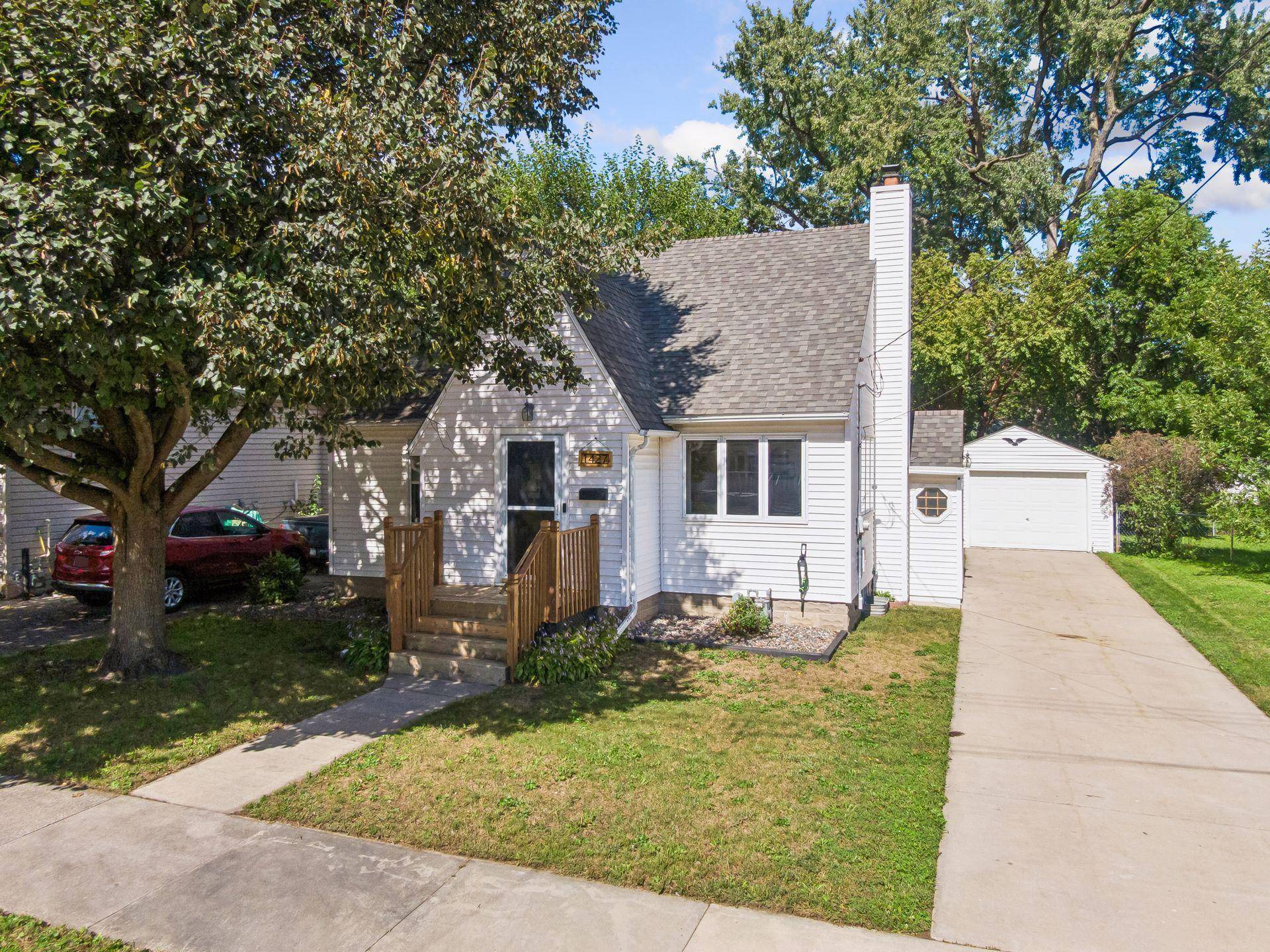 1427 1st ST SE, Rochester, MN 55904
