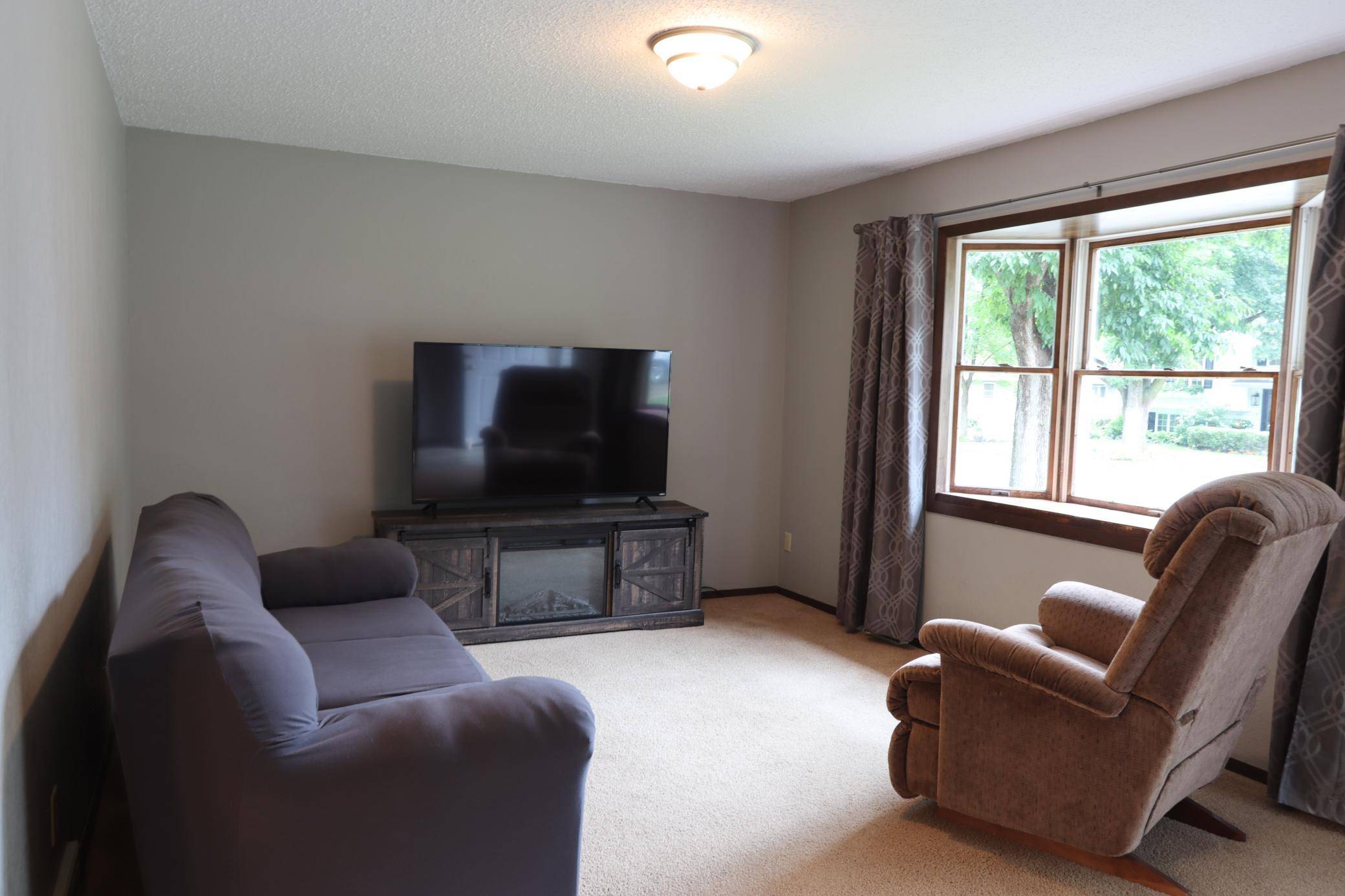104 W Thomas AVE, Marshall, MN 56258