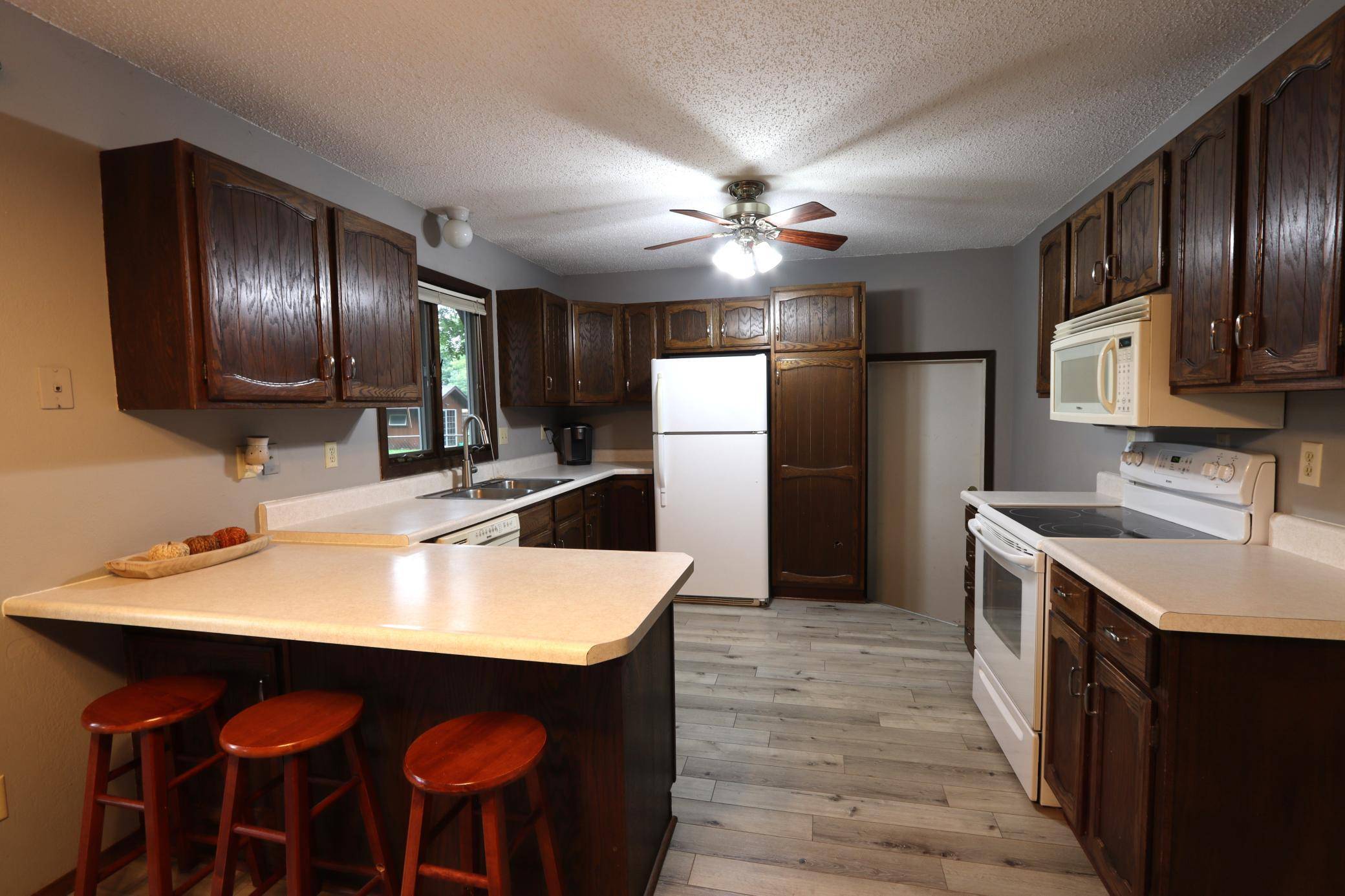 104 W Thomas AVE, Marshall, MN 56258