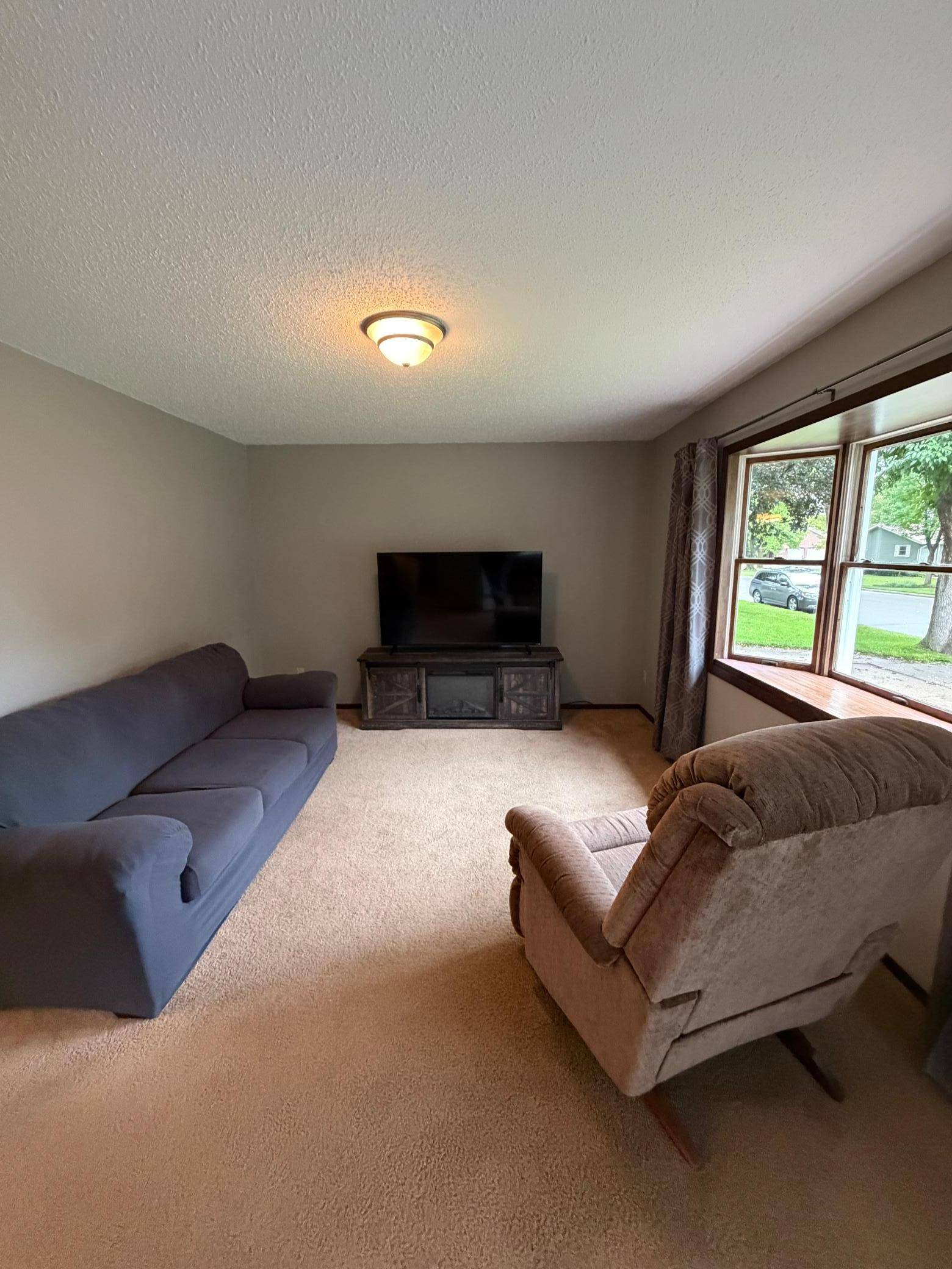 104 W Thomas AVE, Marshall, MN 56258