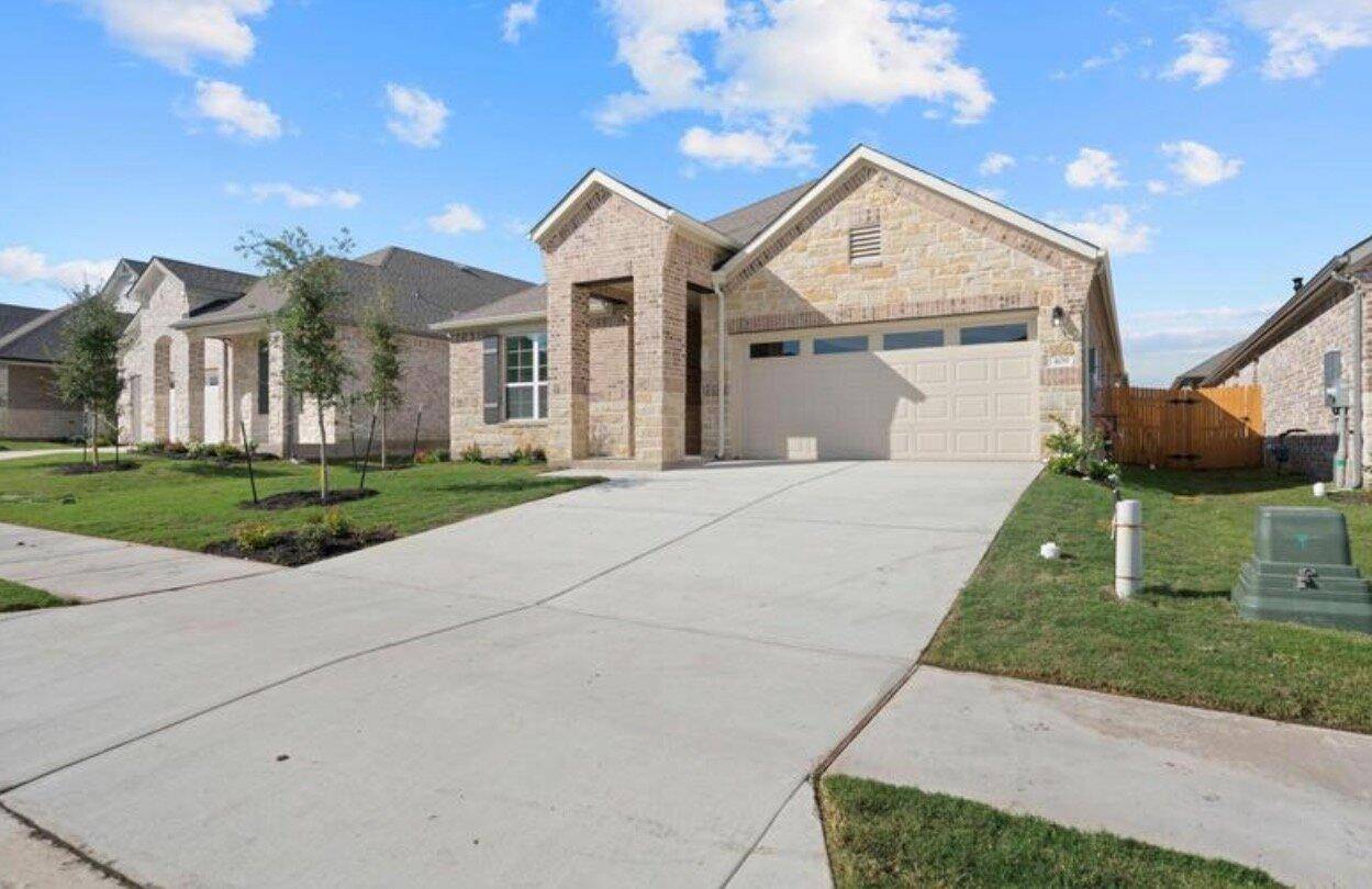 409 Deerpath ST, Leander, TX 78641