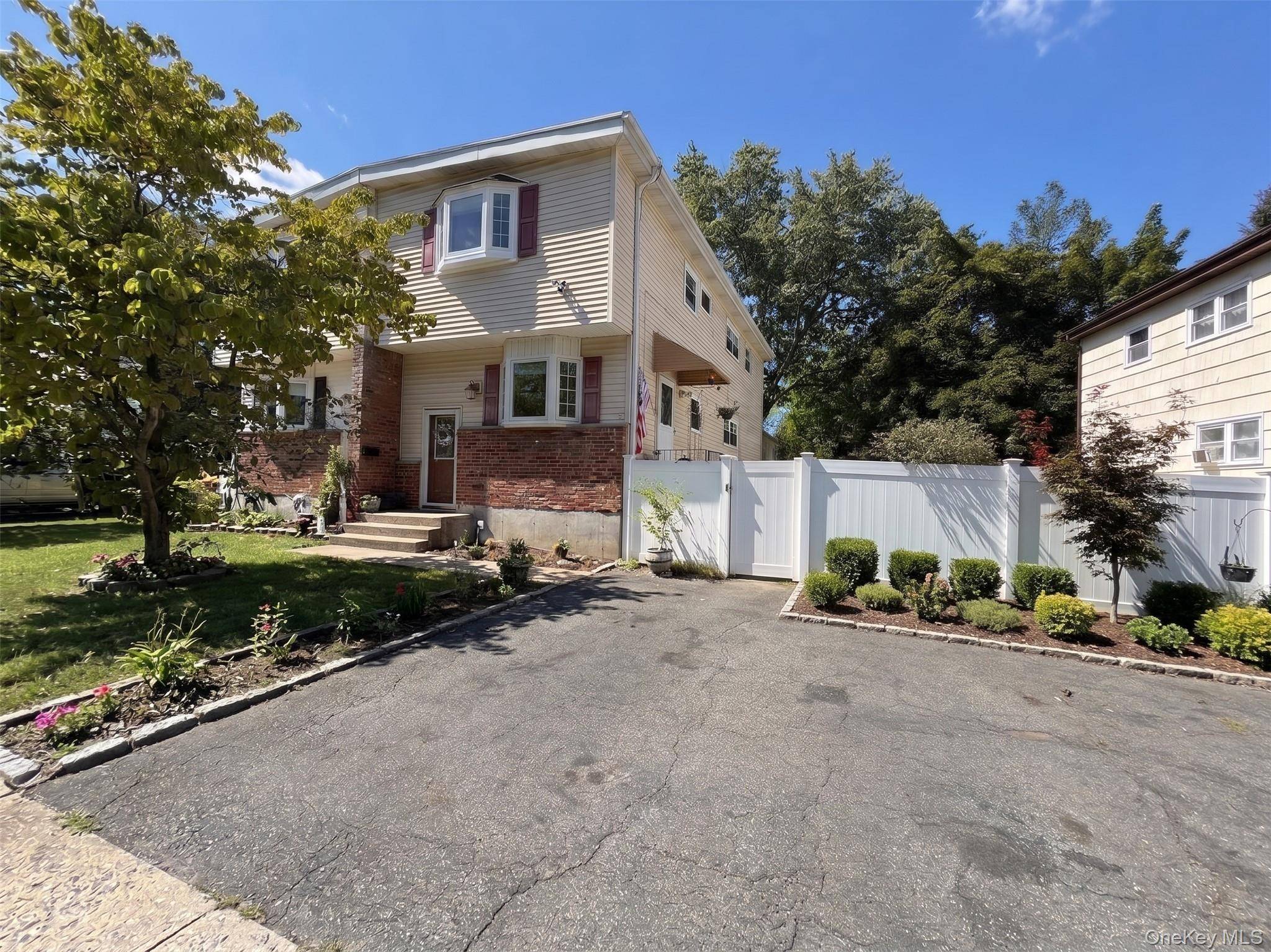 61 Lonergan DR, Suffern, NY 10901