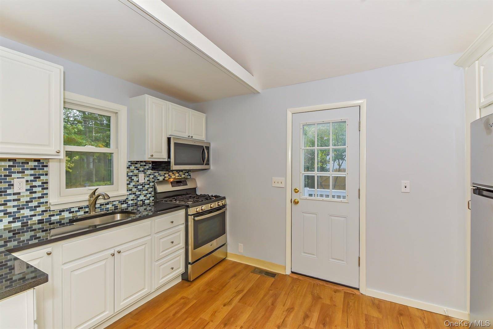 31 East ST, Flanders, NY 11901