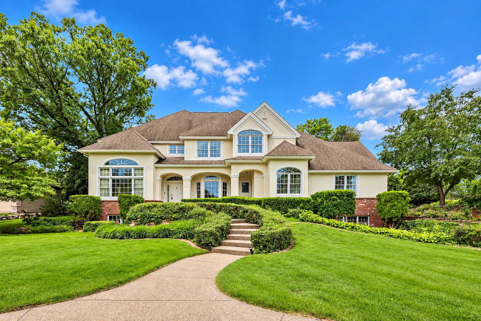 7631 S Bay DR, Bloomington, MN 55438