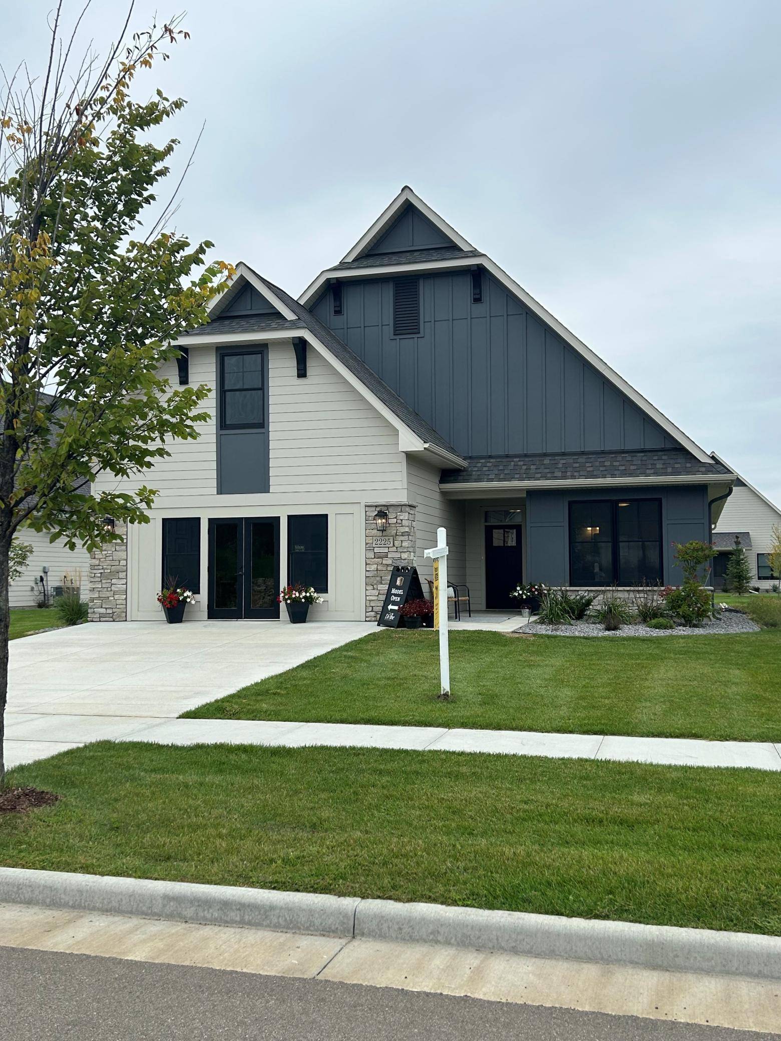 2484 Sydney LN, Hudson, WI 54016