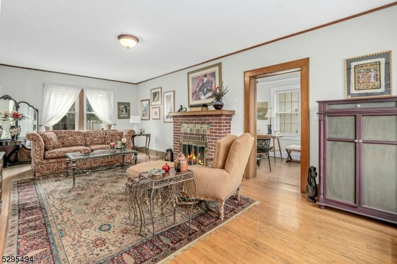 119 Lamberts Mill Rd, Westfield Town, NJ 07090