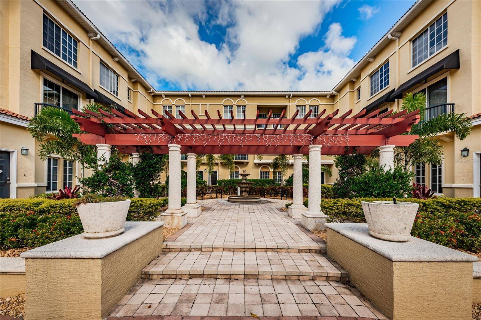 5215 BEACH BREEZE CT #5215, Tampa, FL 33609