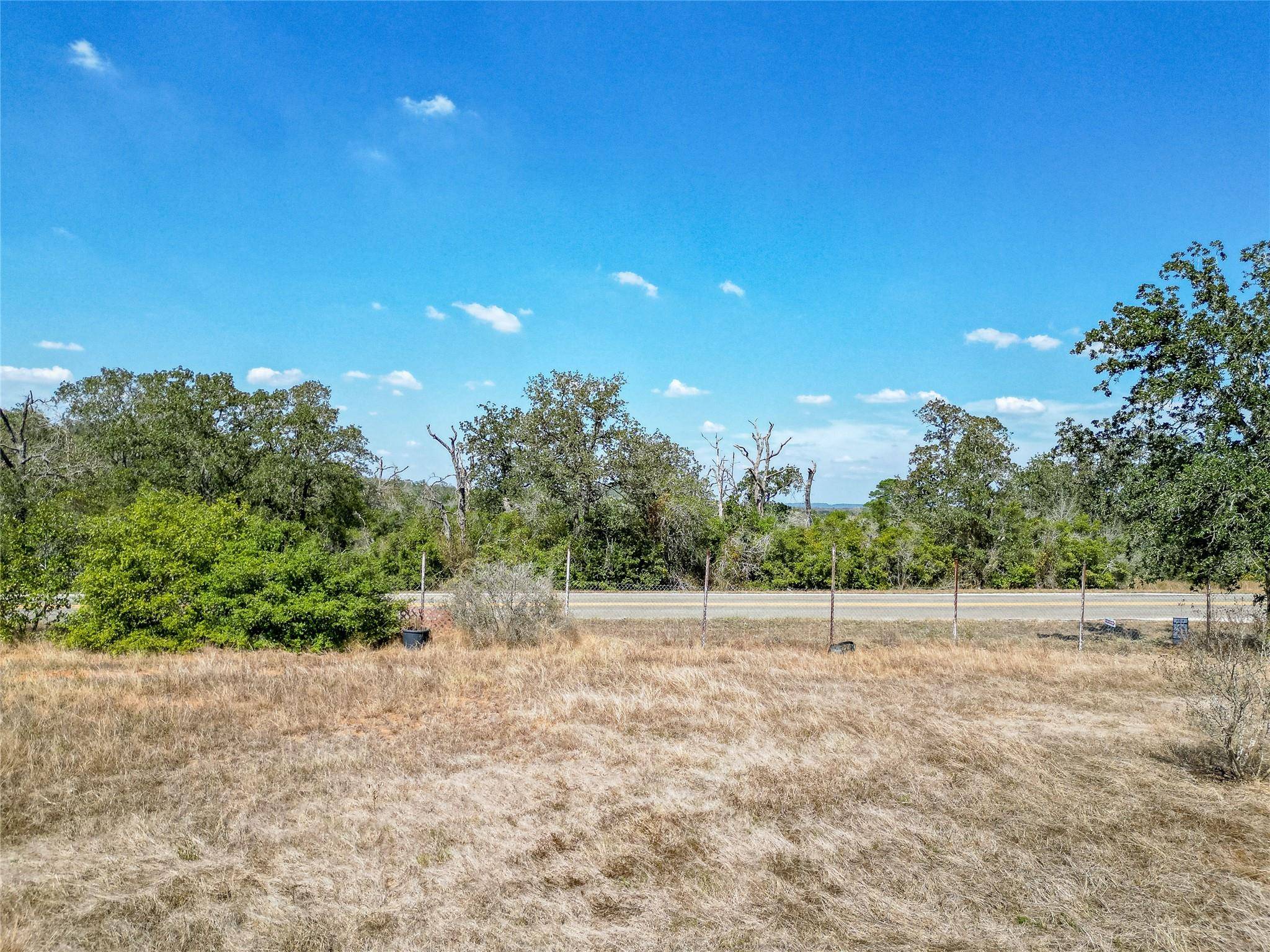 21894 E Interstate 10 RD, Luling, TX 78648