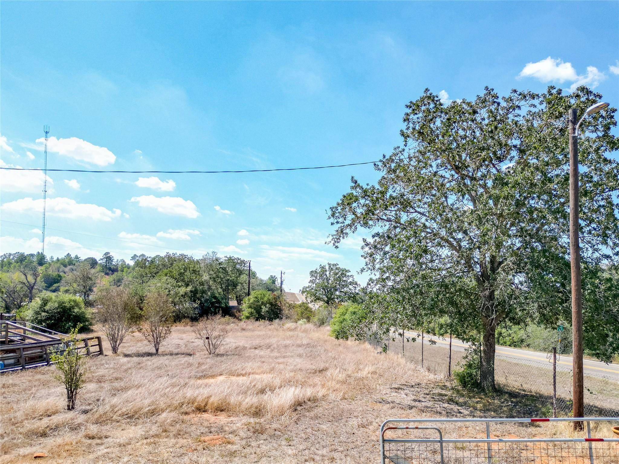 21894 E Interstate 10 RD, Luling, TX 78648