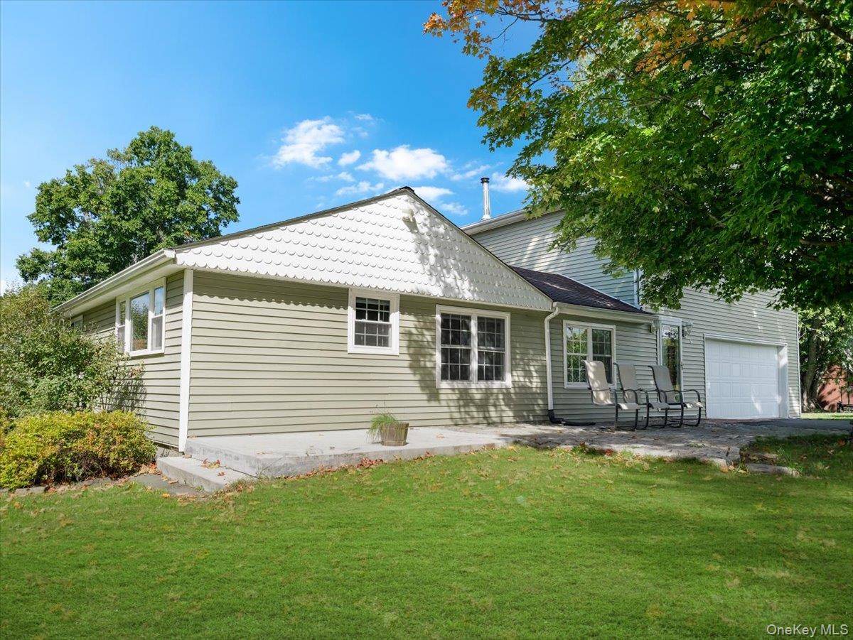 8 Acorn DR, Montgomery, NY 12586