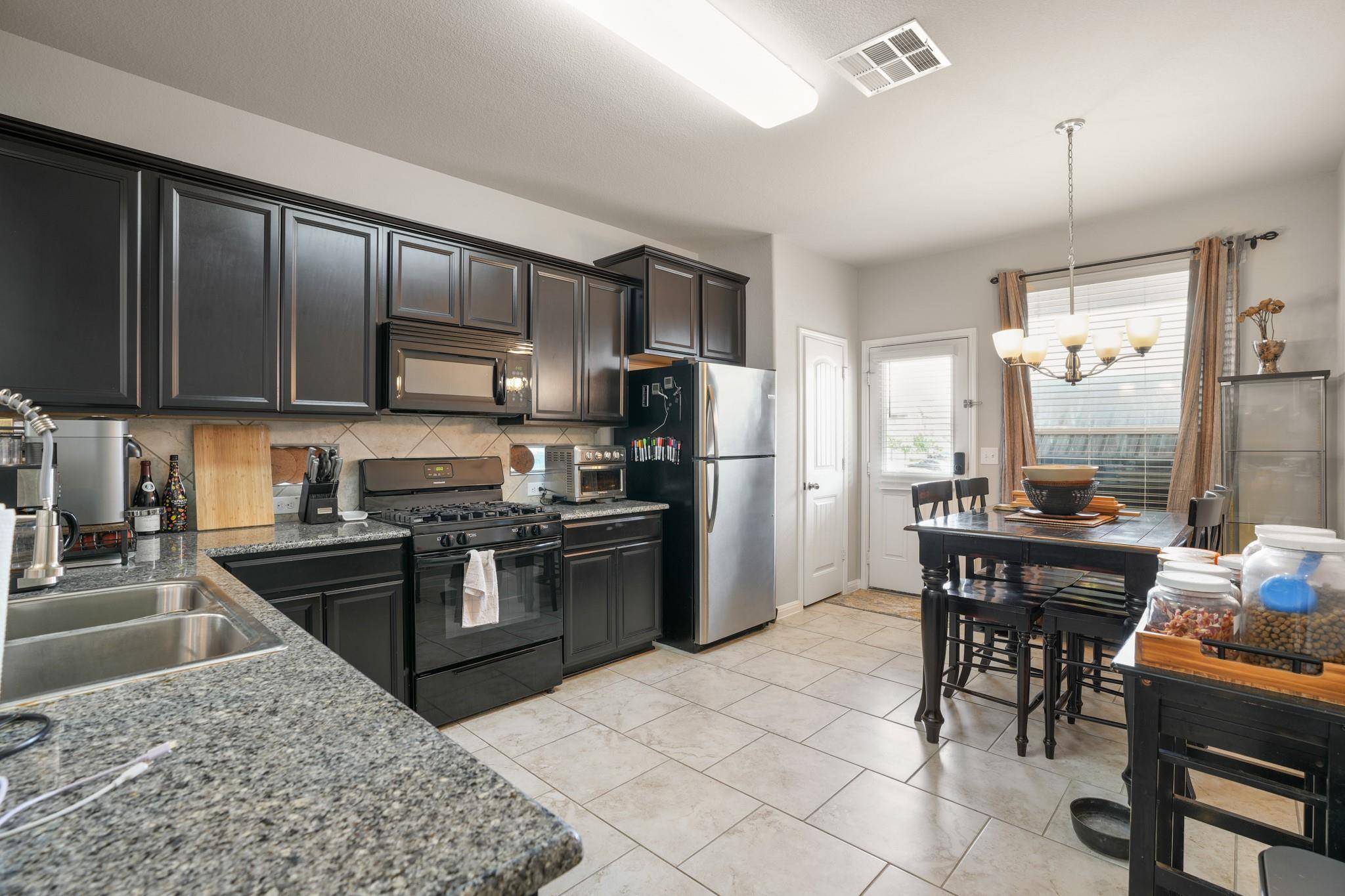 400 Epiphany LN, Pflugerville, TX 78660