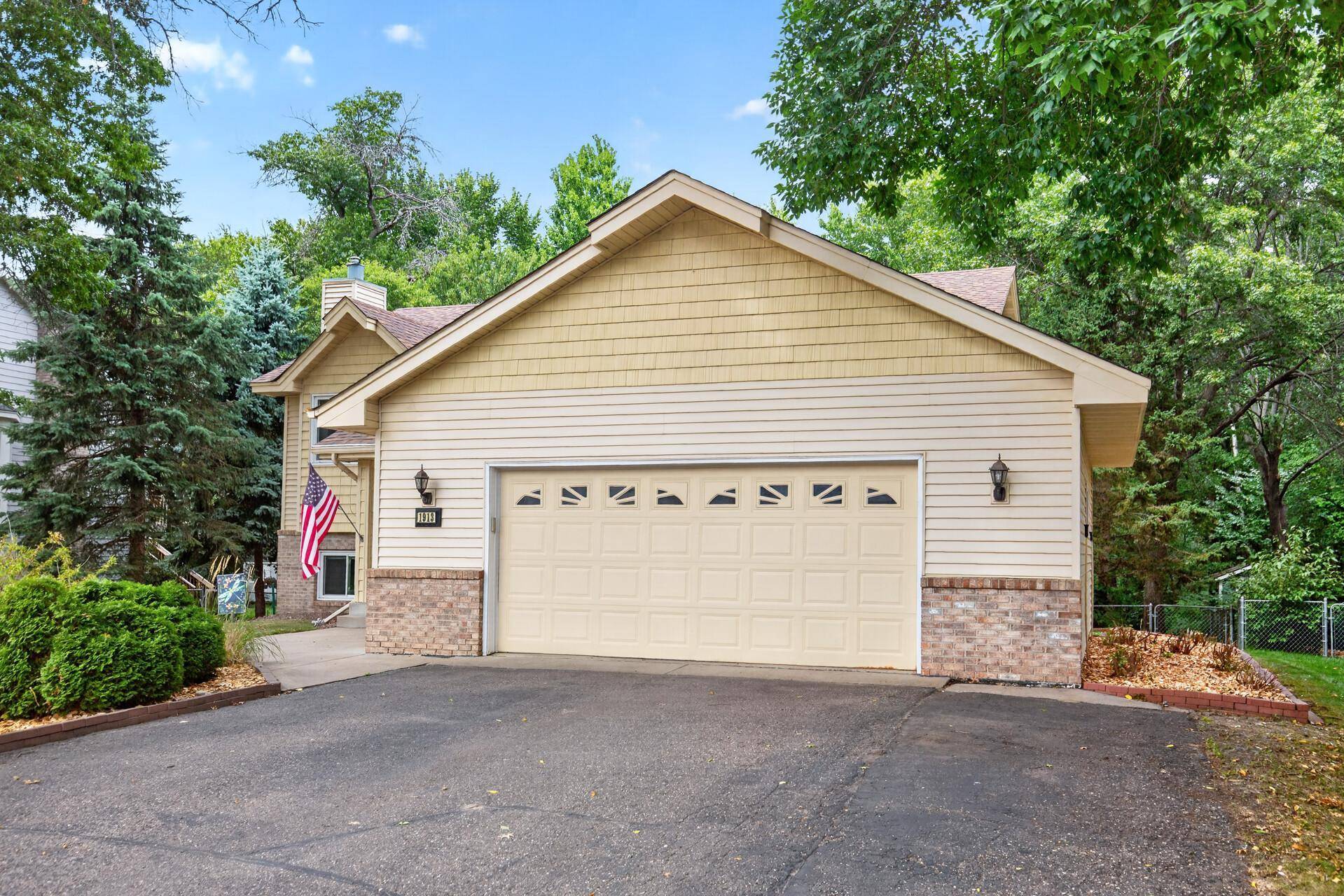 1913 125th LN NE, Blaine, MN 55449