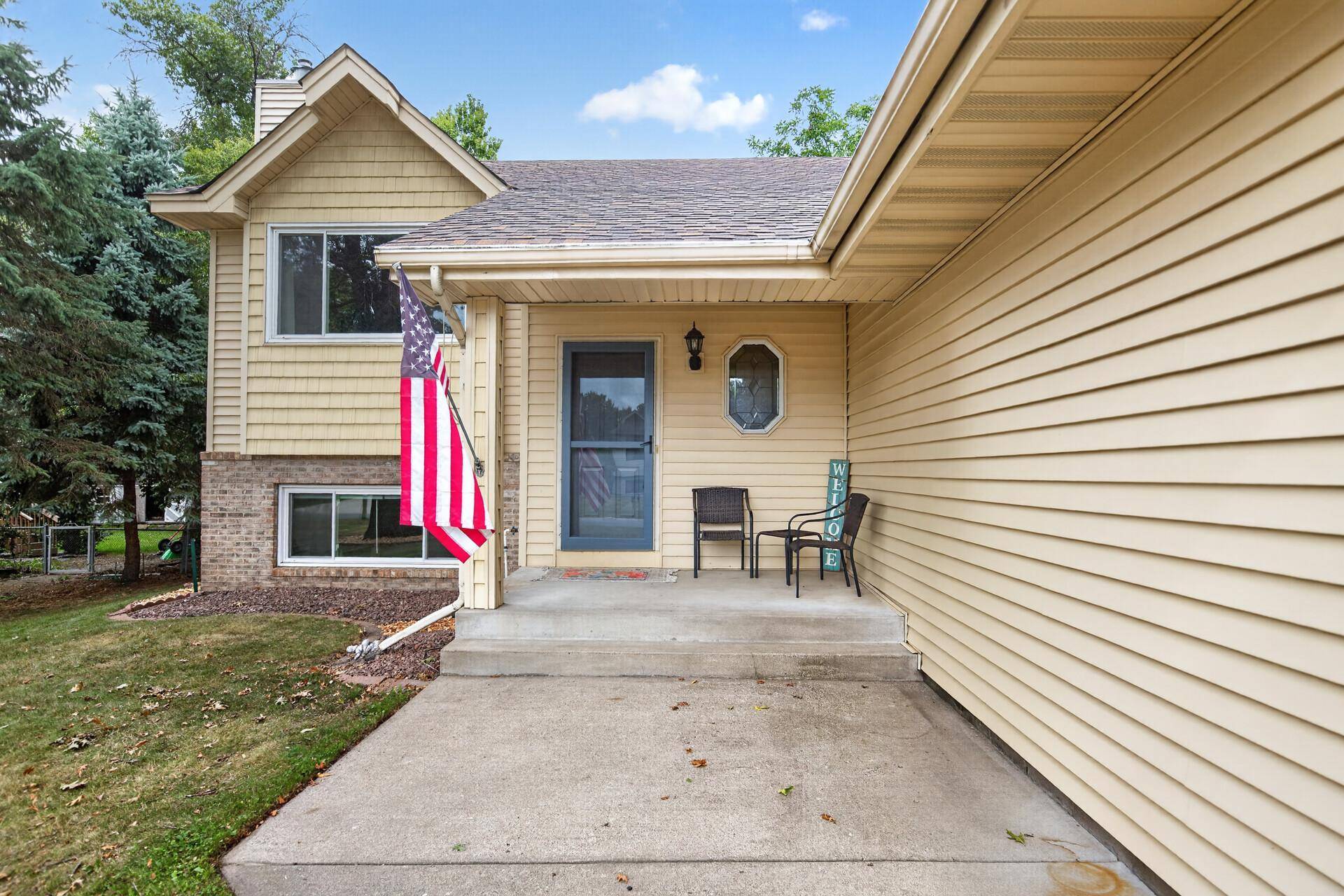 1913 125th LN NE, Blaine, MN 55449