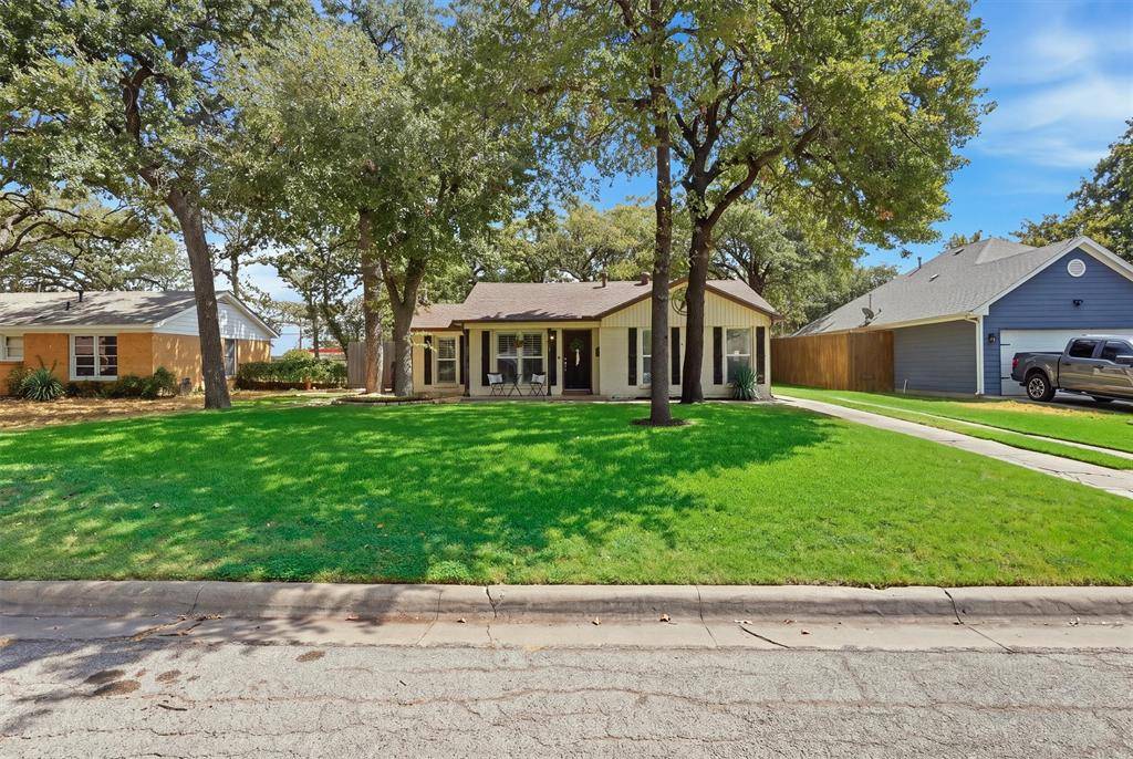 712 Thersa Drive, River Oaks, TX 76114