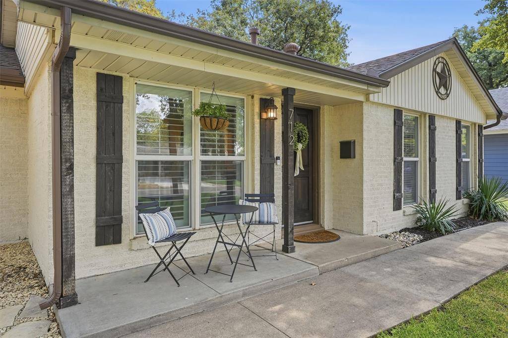 712 Thersa Drive, River Oaks, TX 76114