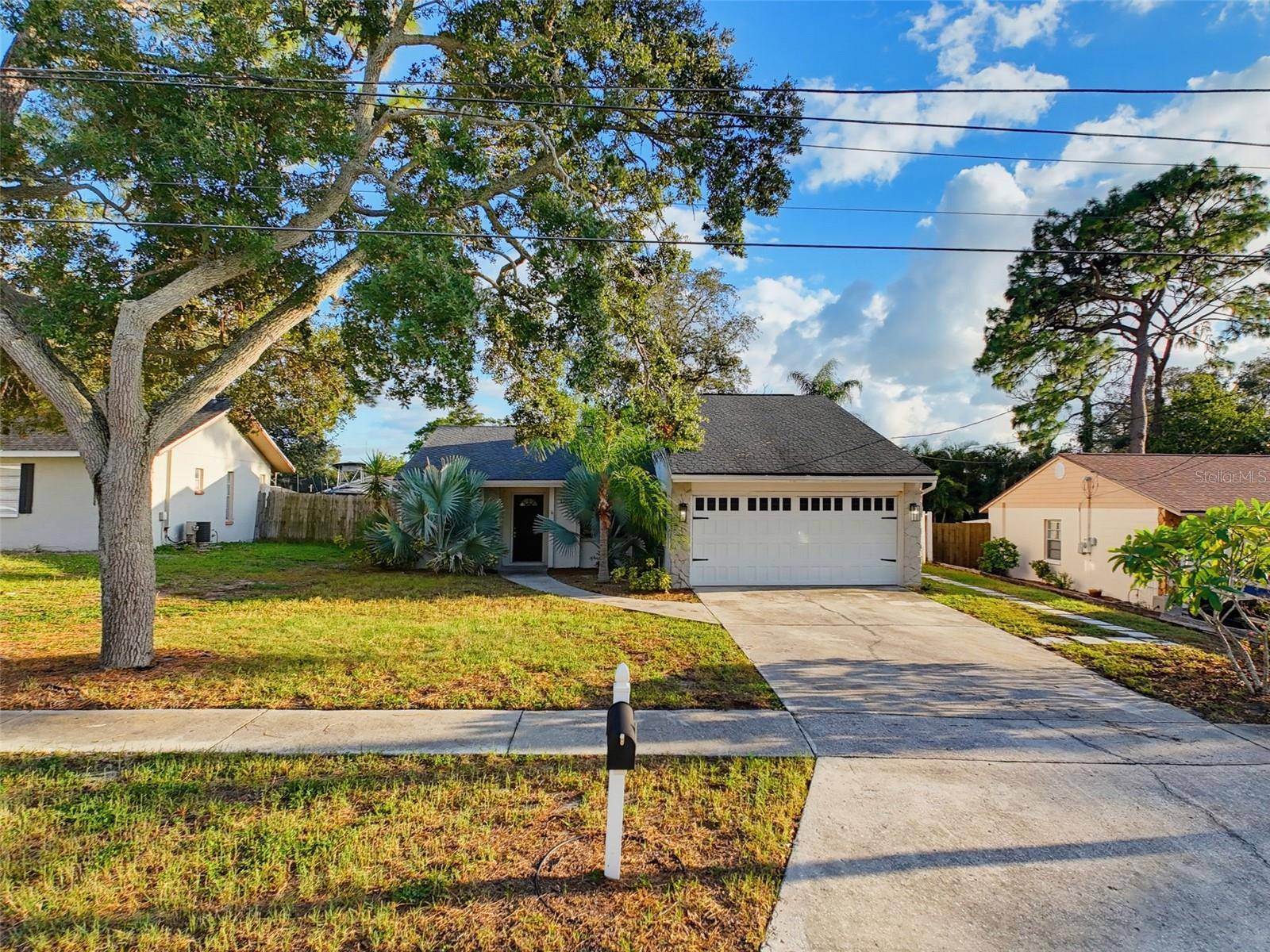 1112 E LEMON ST, Tarpon Springs, FL 34689