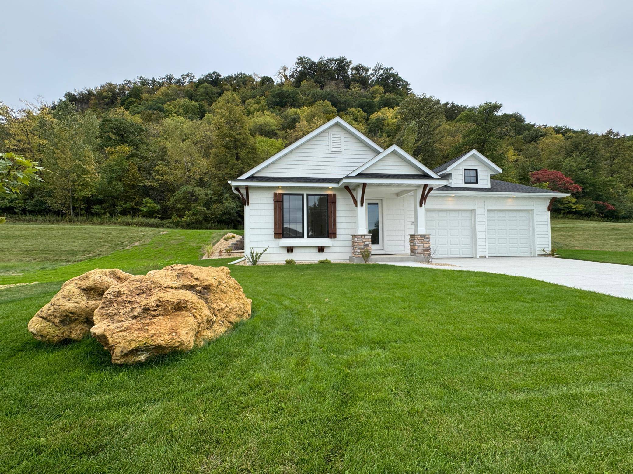 2563 Clubhouse DR, Lake City, MN 55041