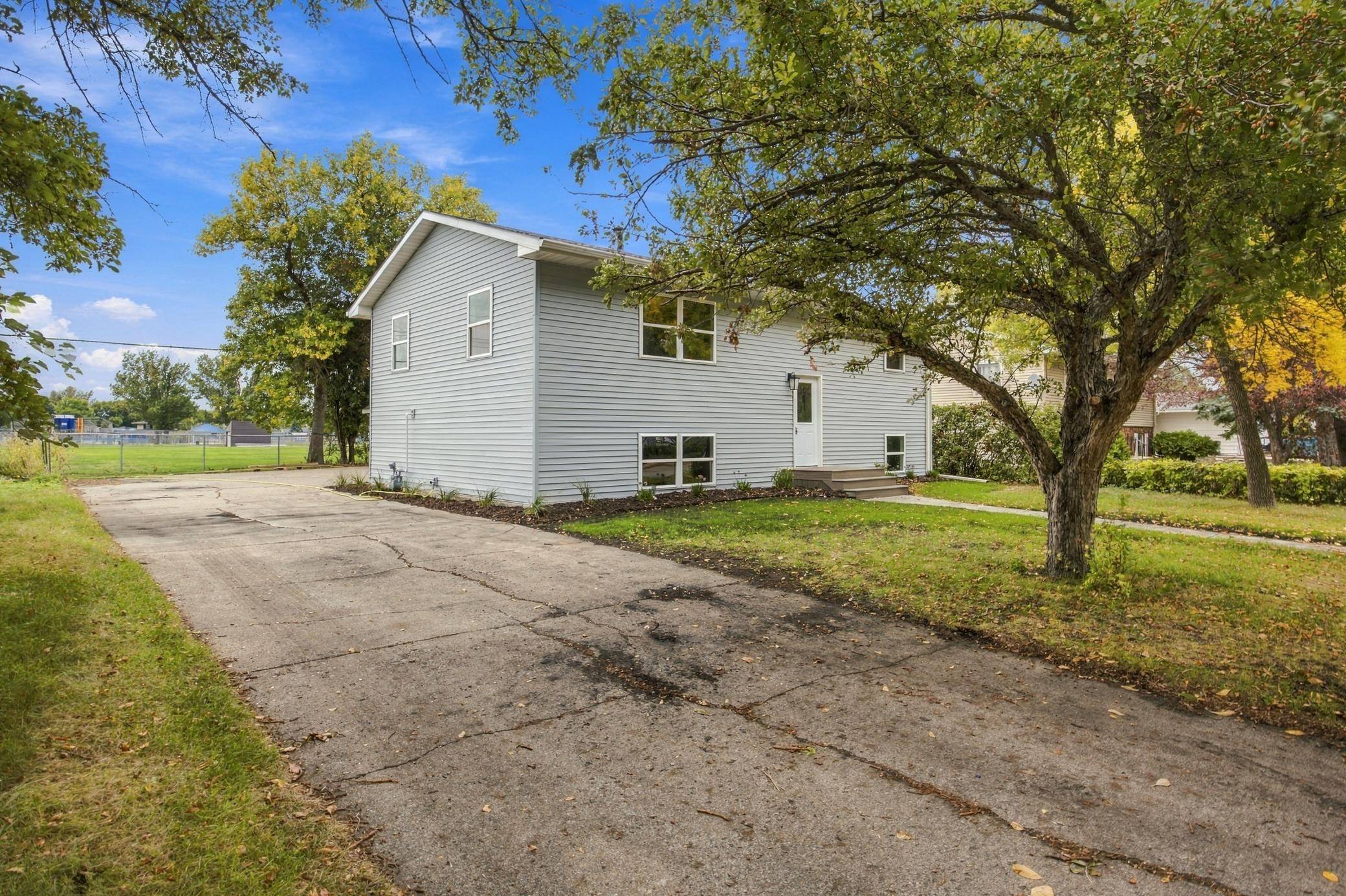 1729 17th ST S, Fargo, ND 58103