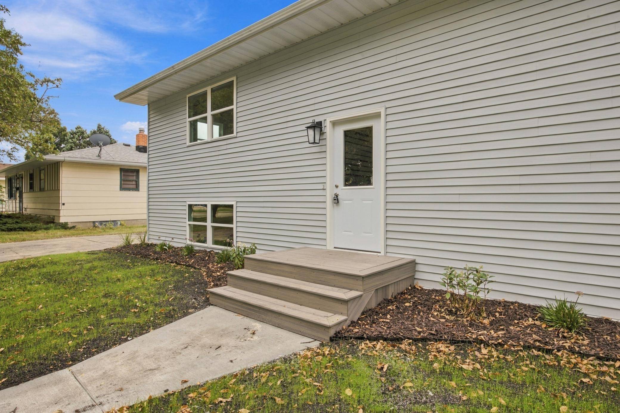 1729 17th ST S, Fargo, ND 58103