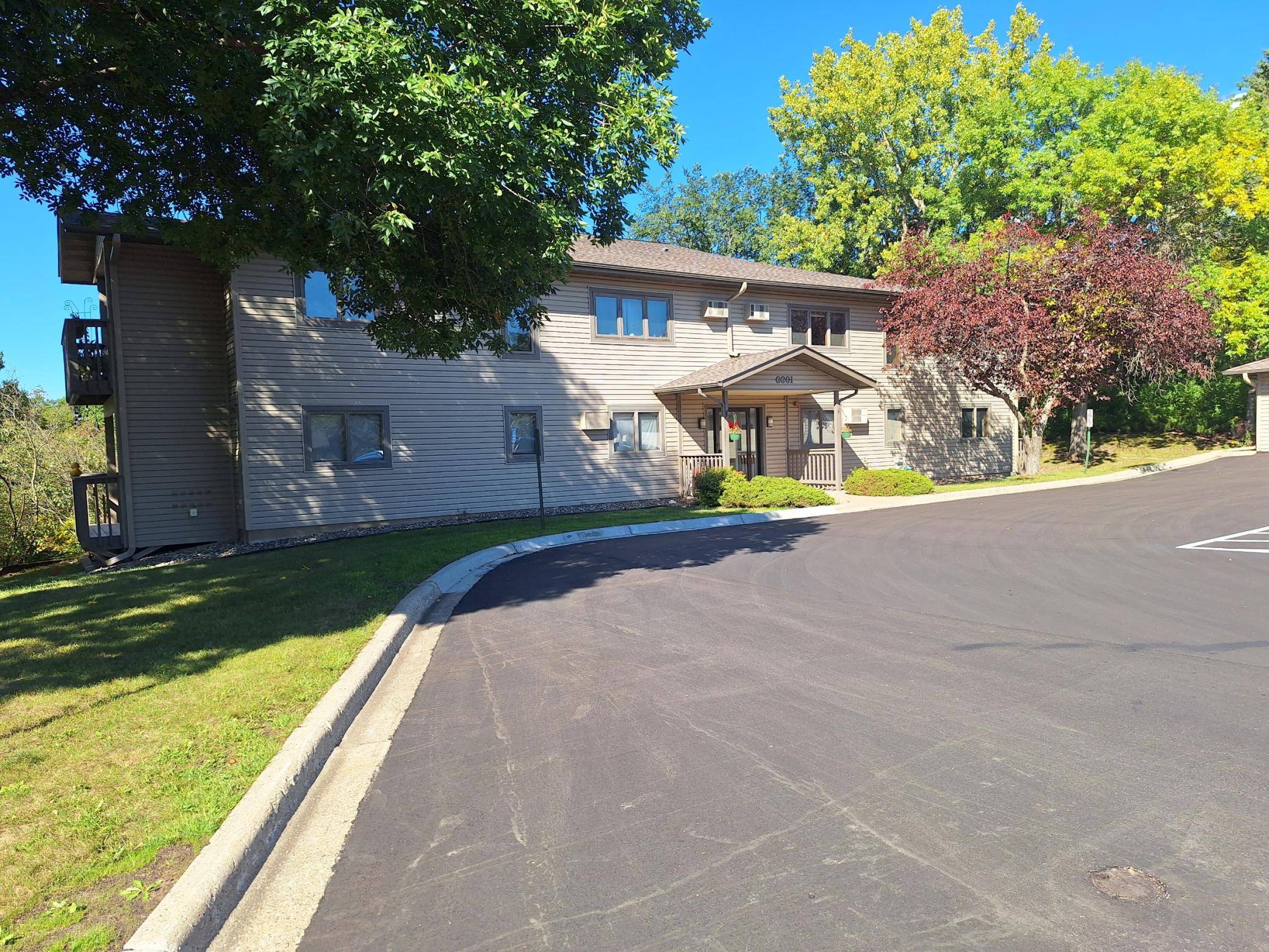 6601 Buckley CIR #105, Inver Grove Heights, MN 55076