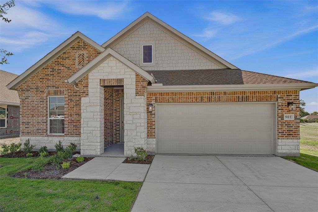 901 Silverleaf Drive, Ennis, TX 75119