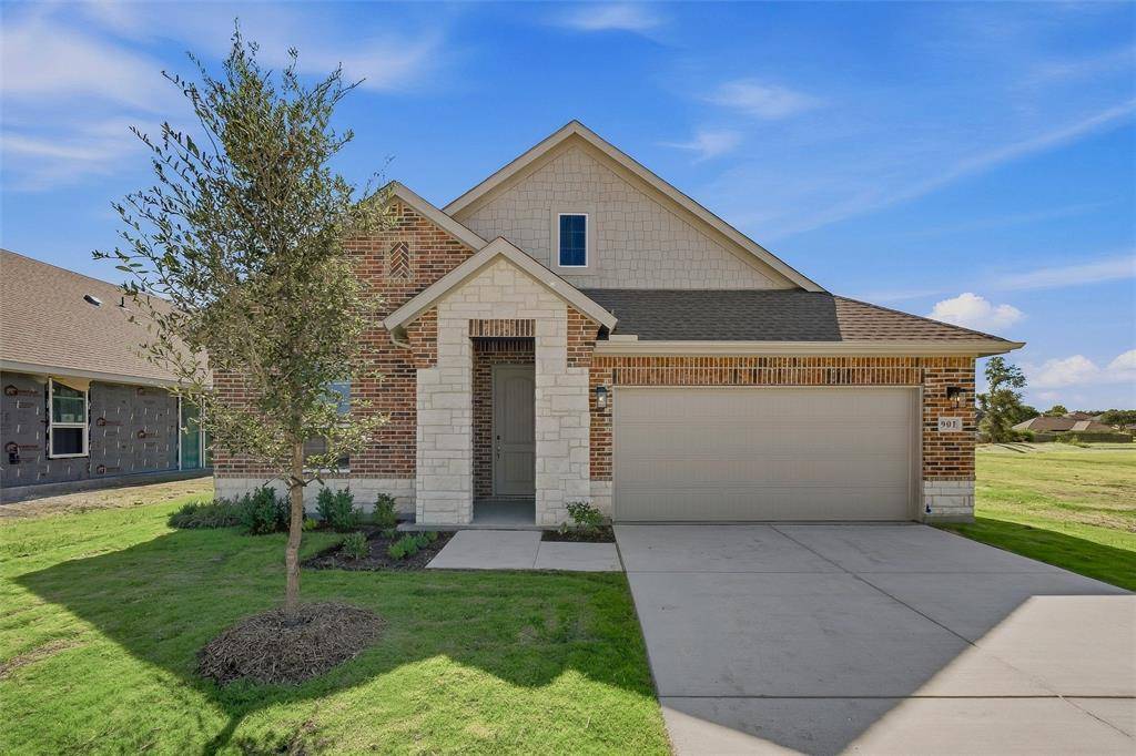 901 Silverleaf Drive, Ennis, TX 75119