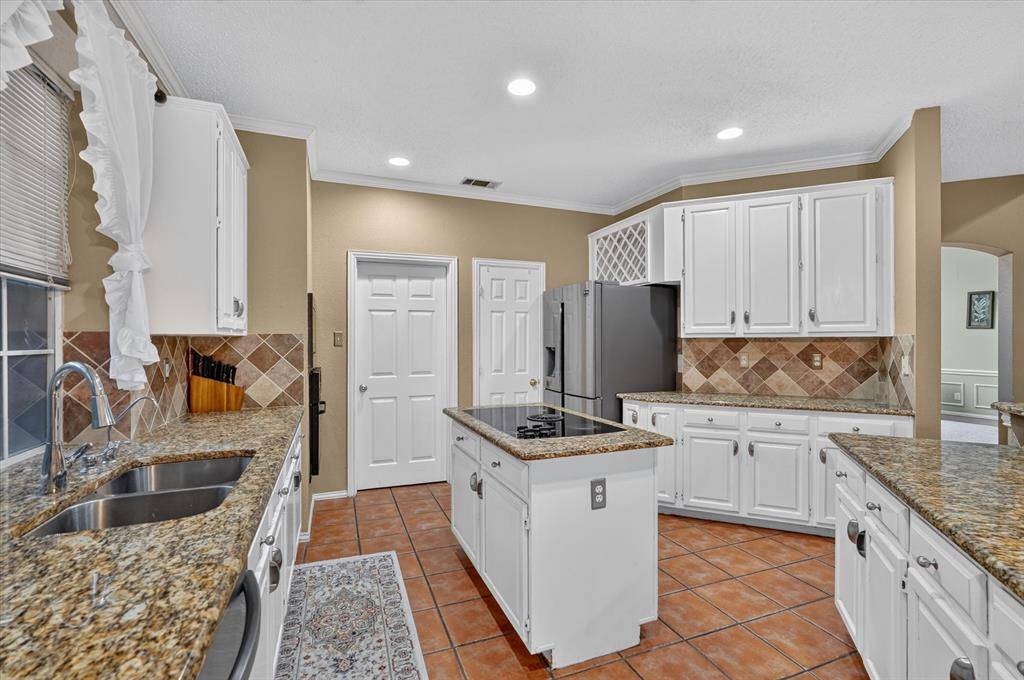 9803 Hickory Hollow Lane, Irving, TX 75063
