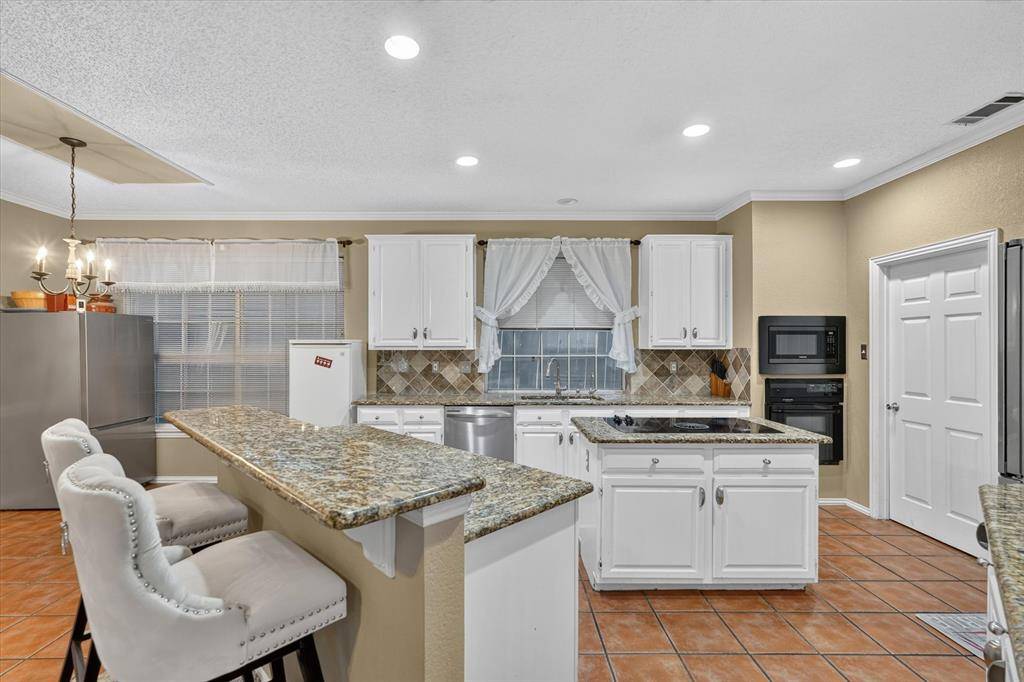 9803 Hickory Hollow Lane, Irving, TX 75063