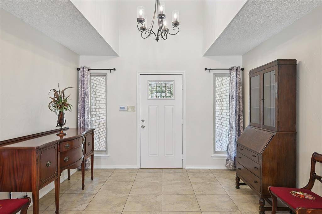 7002 Lake Louise Drive, Arlington, TX 76016