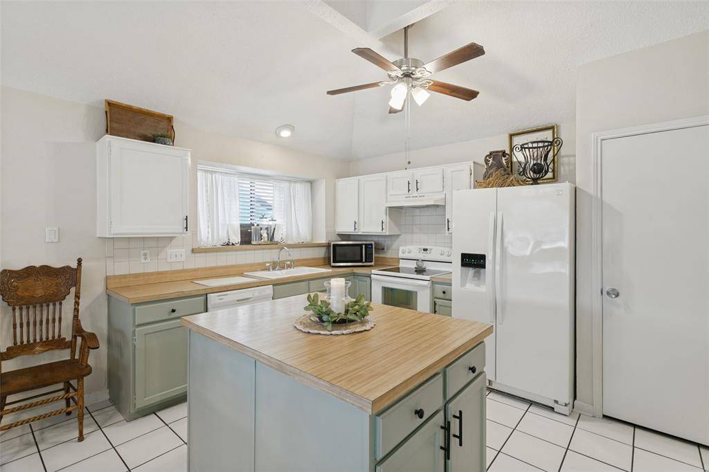 6300 Canyon Circle, Fort Worth, TX 76133