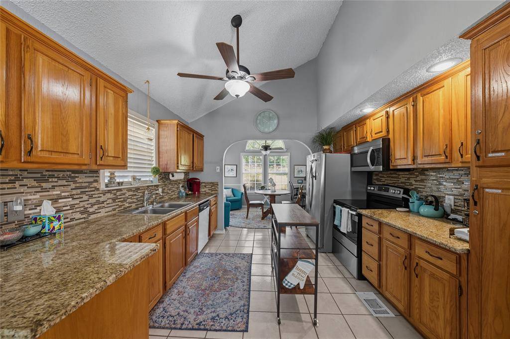 517 Shore Line Drive, Tool, TX 75143