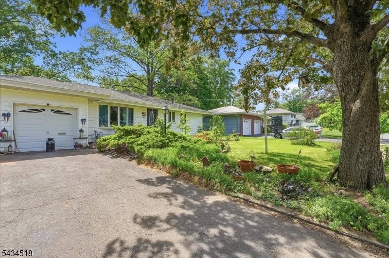 160 Hayes Ave, Clark Twp., NJ 07066
