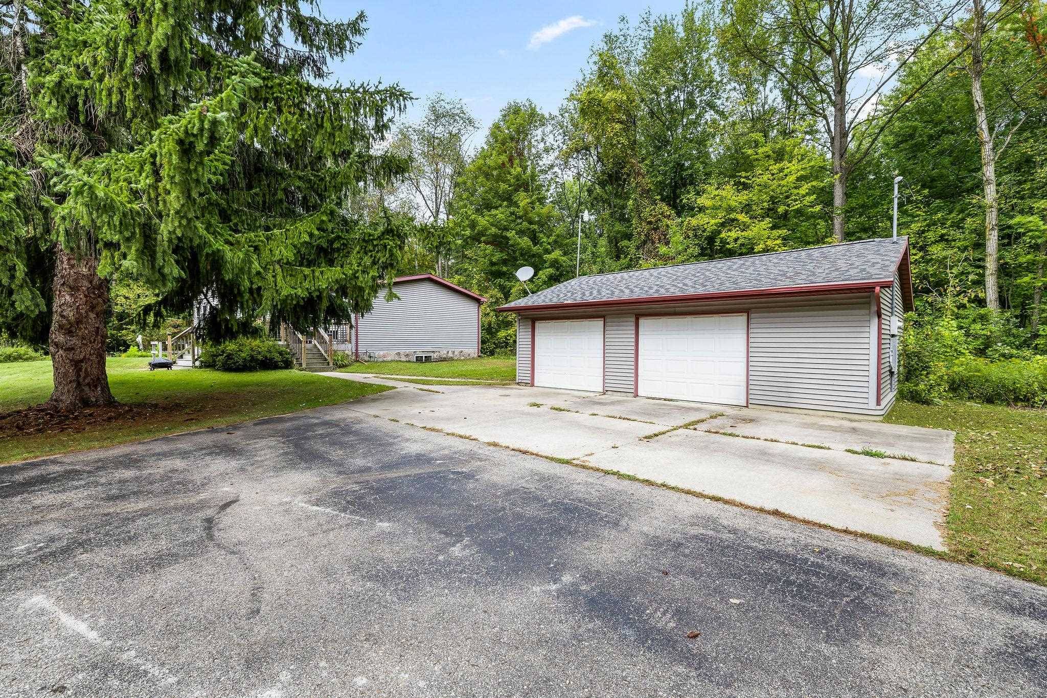 4812 SE County Line RD, Chippewa Twp, MI 48883