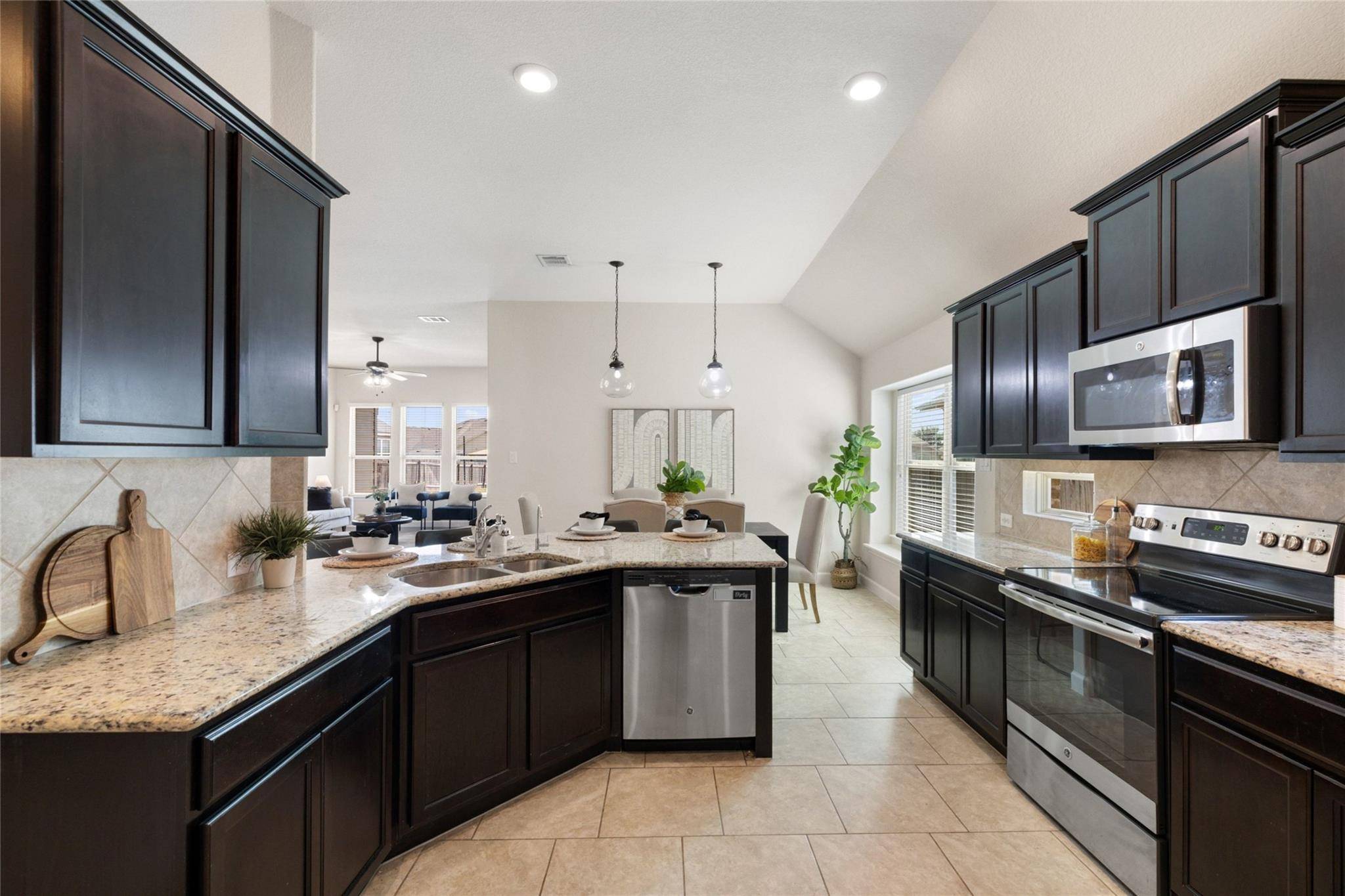 1008 Coconut CV, Hutto, TX 78634