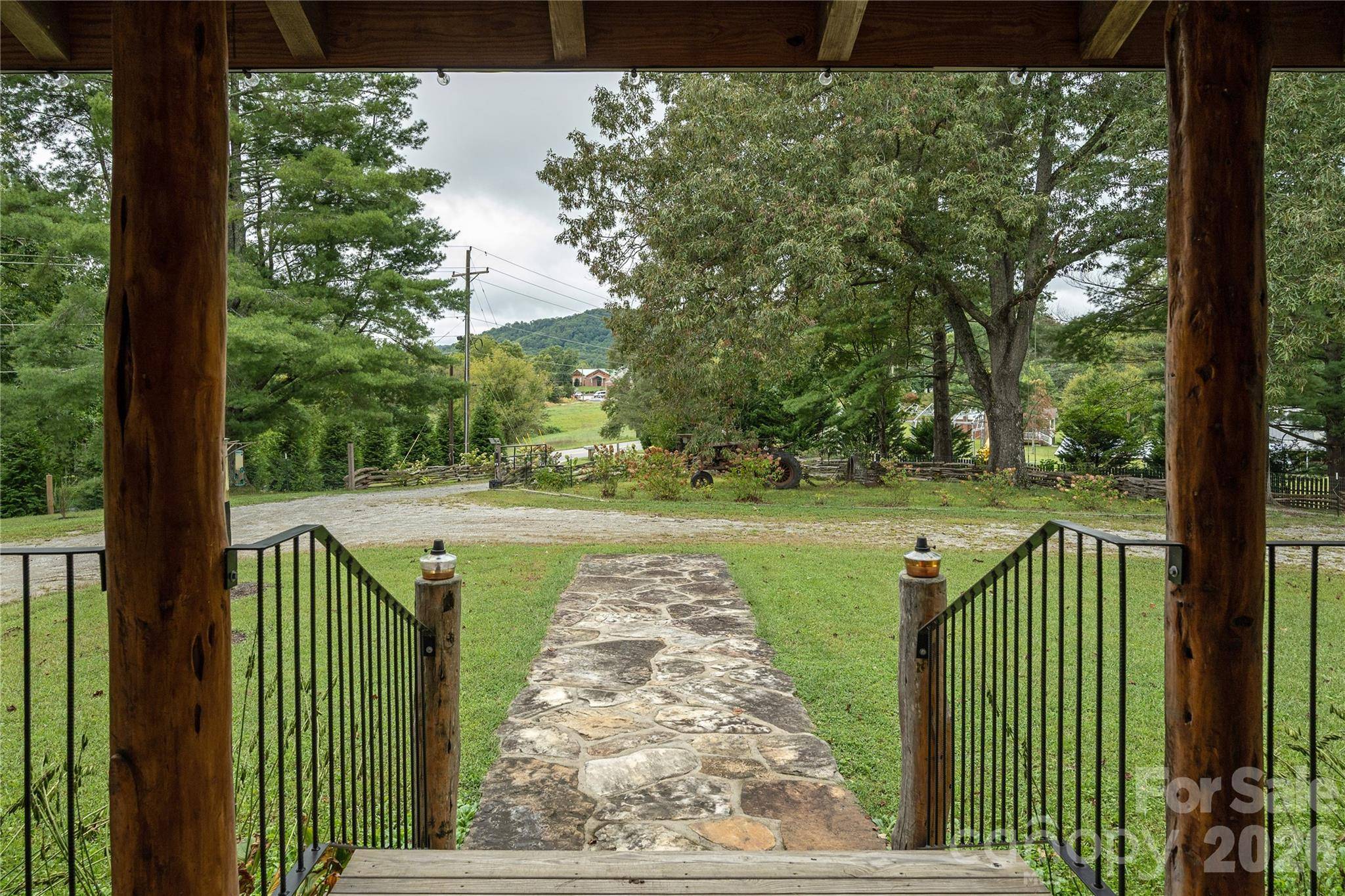 10 Black Bear Valley DR, Hendersonville, NC 28792