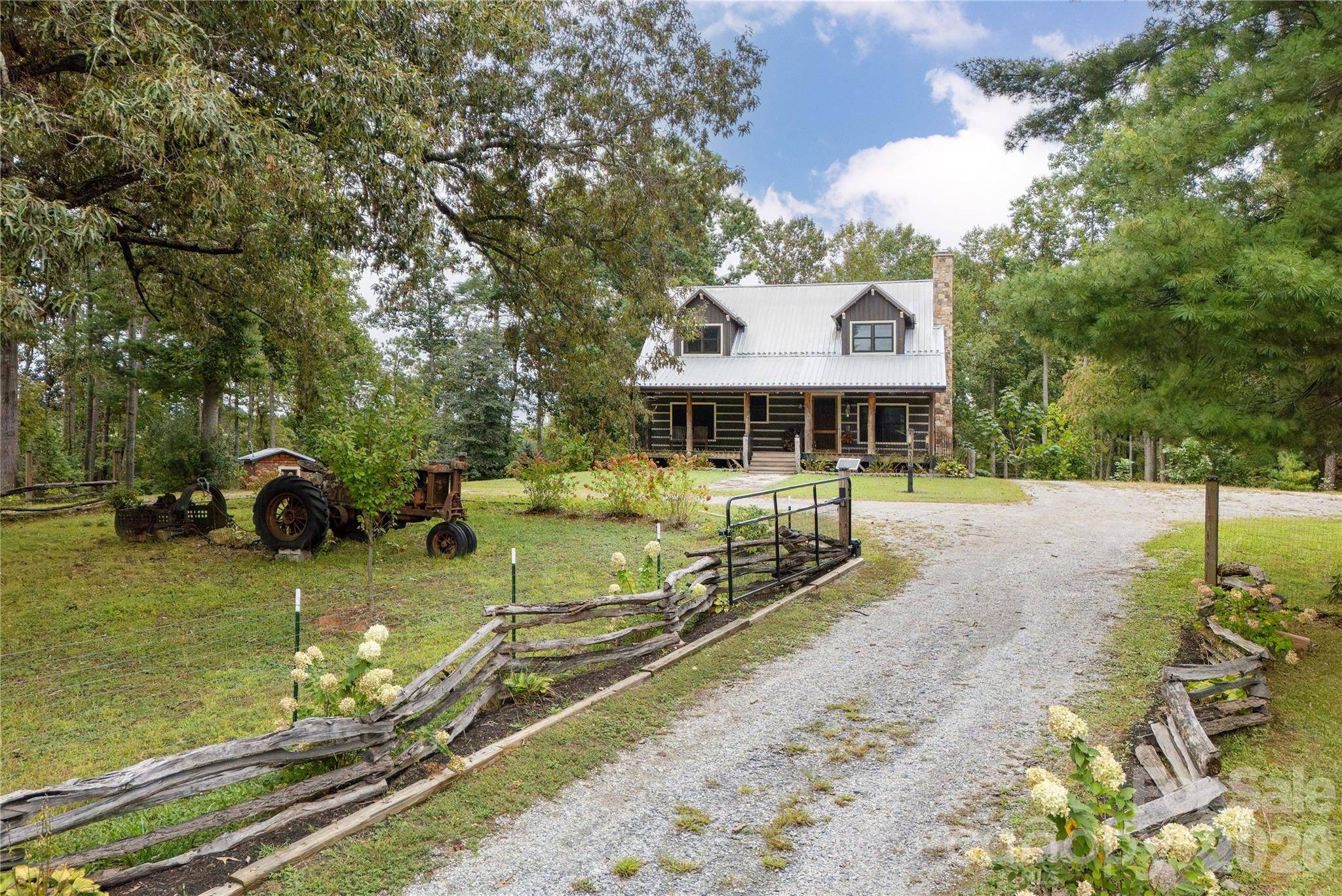 10 Black Bear Valley DR, Hendersonville, NC 28792