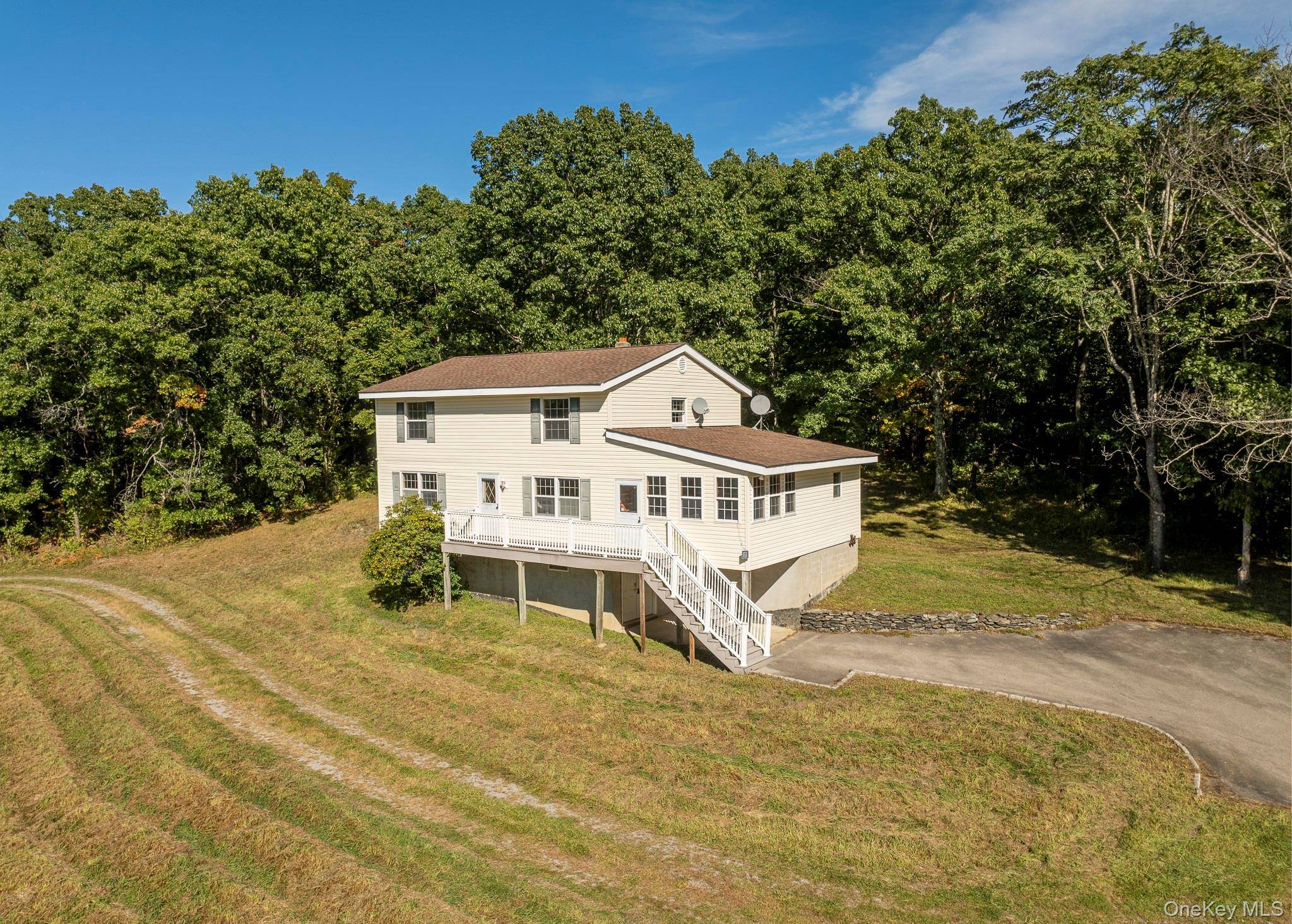 544 Willow Brook RD, Clinton Corners, NY 12514