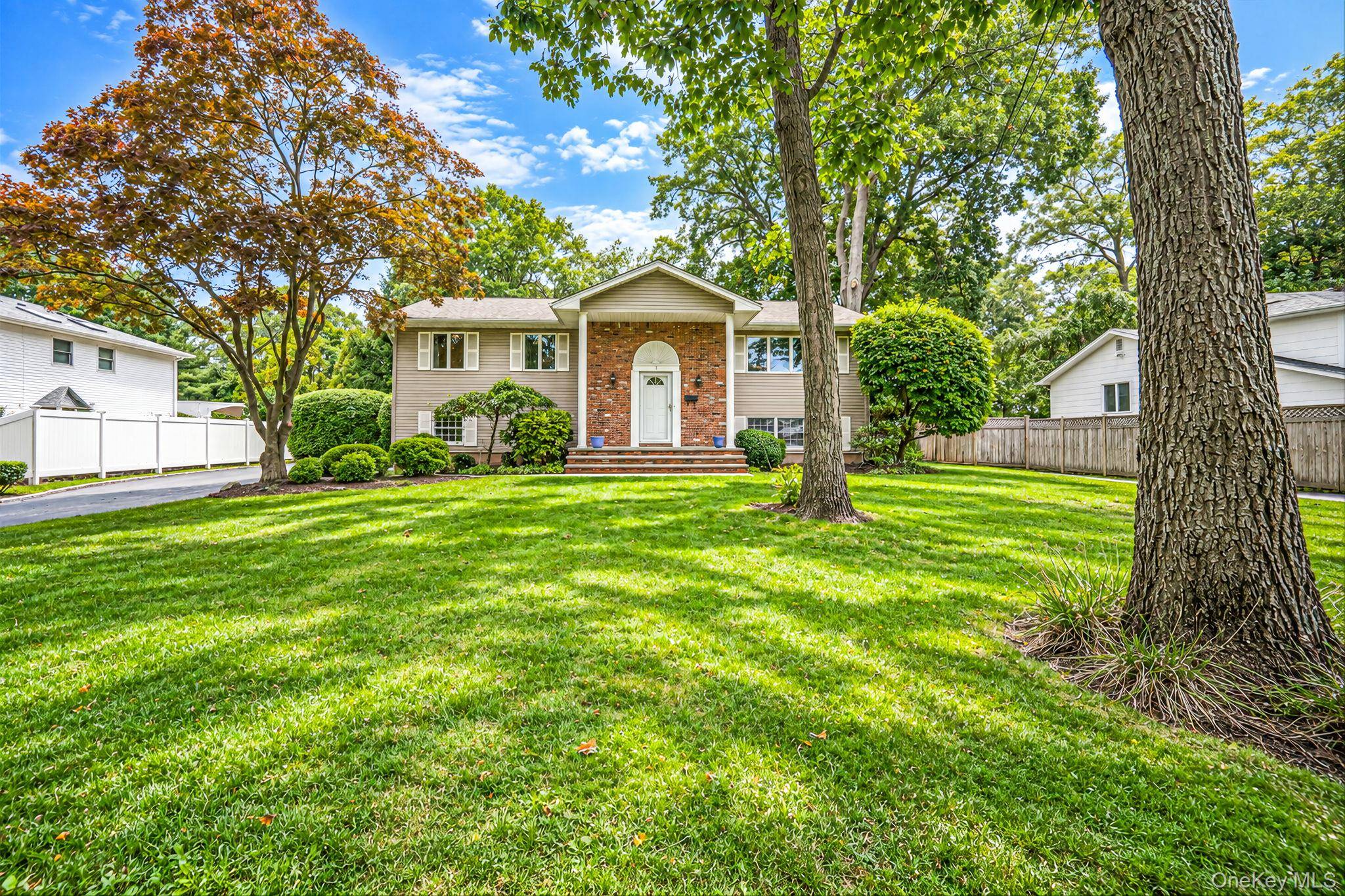 3 Oasis PL, East Northport, NY 11731