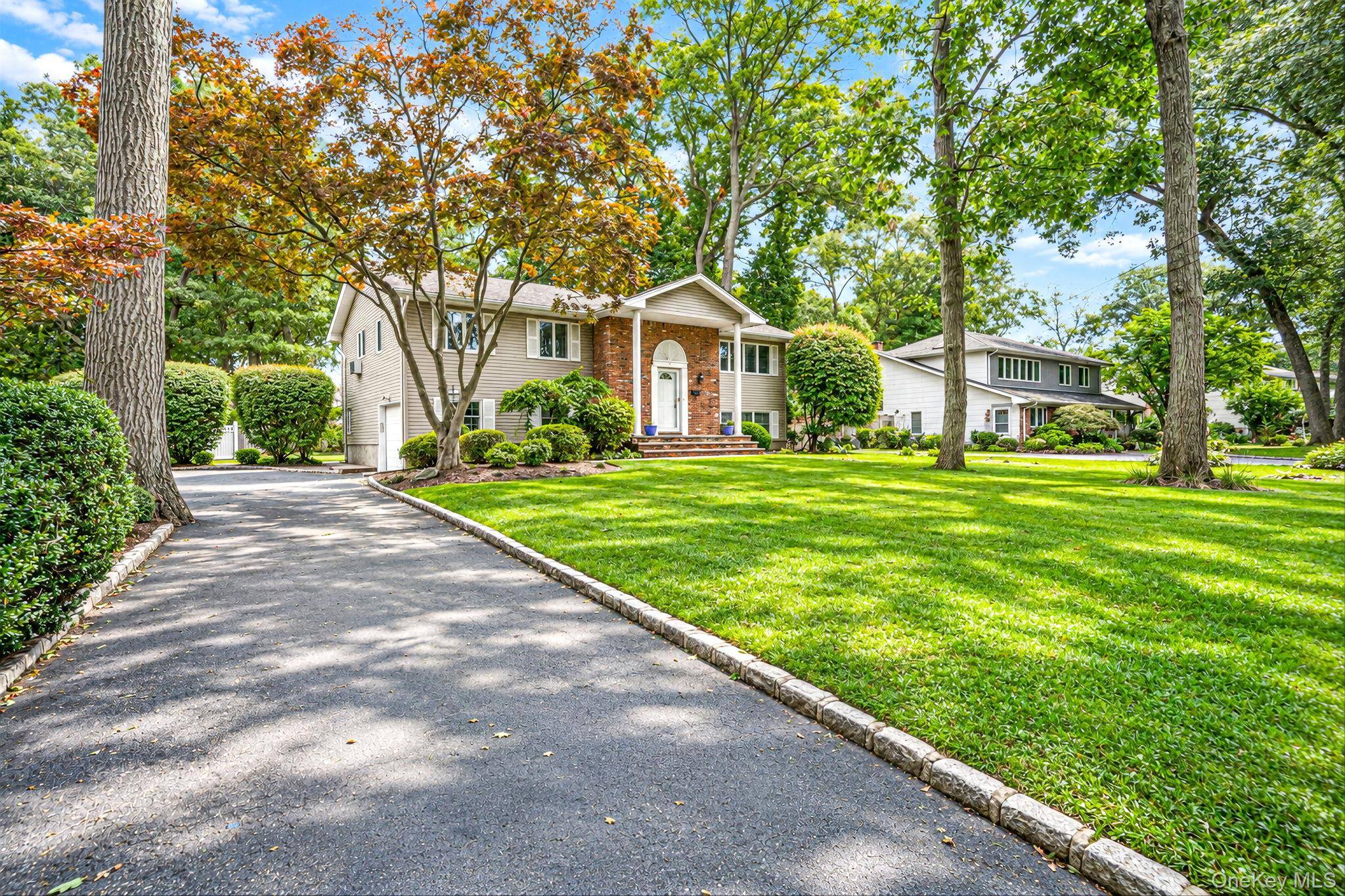 3 Oasis PL, East Northport, NY 11731