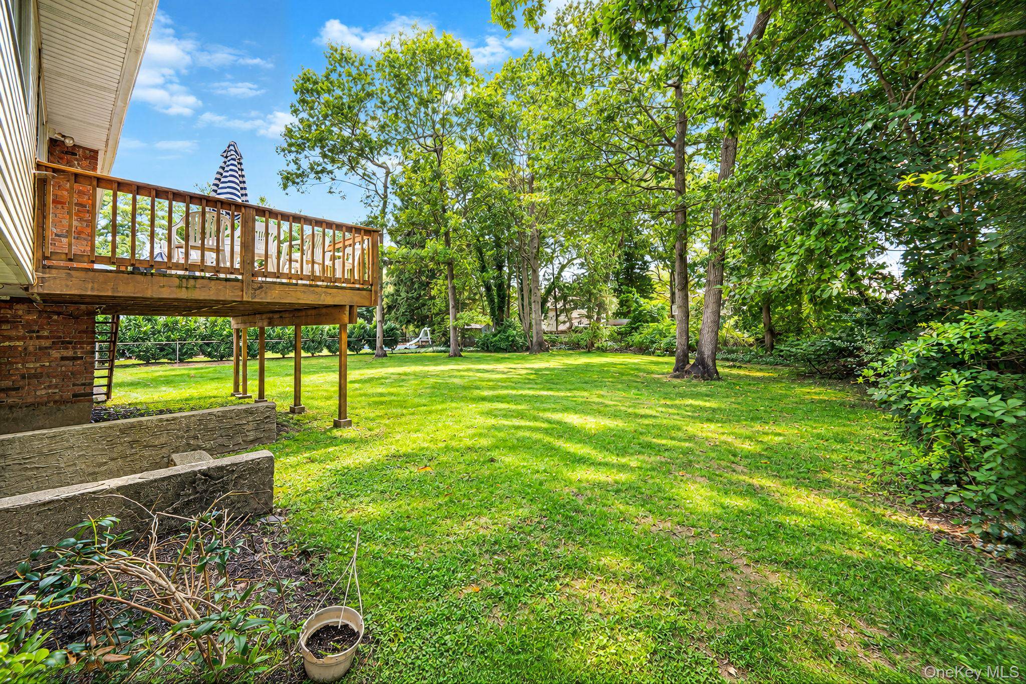 3 Oasis PL, East Northport, NY 11731