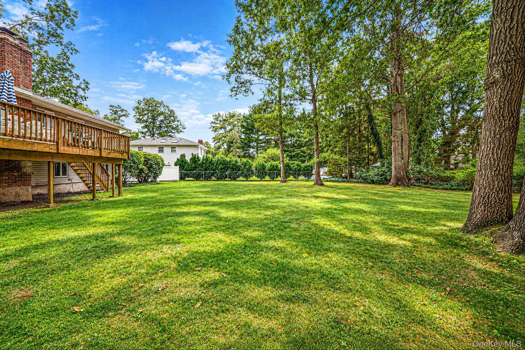 3 Oasis PL, East Northport, NY 11731