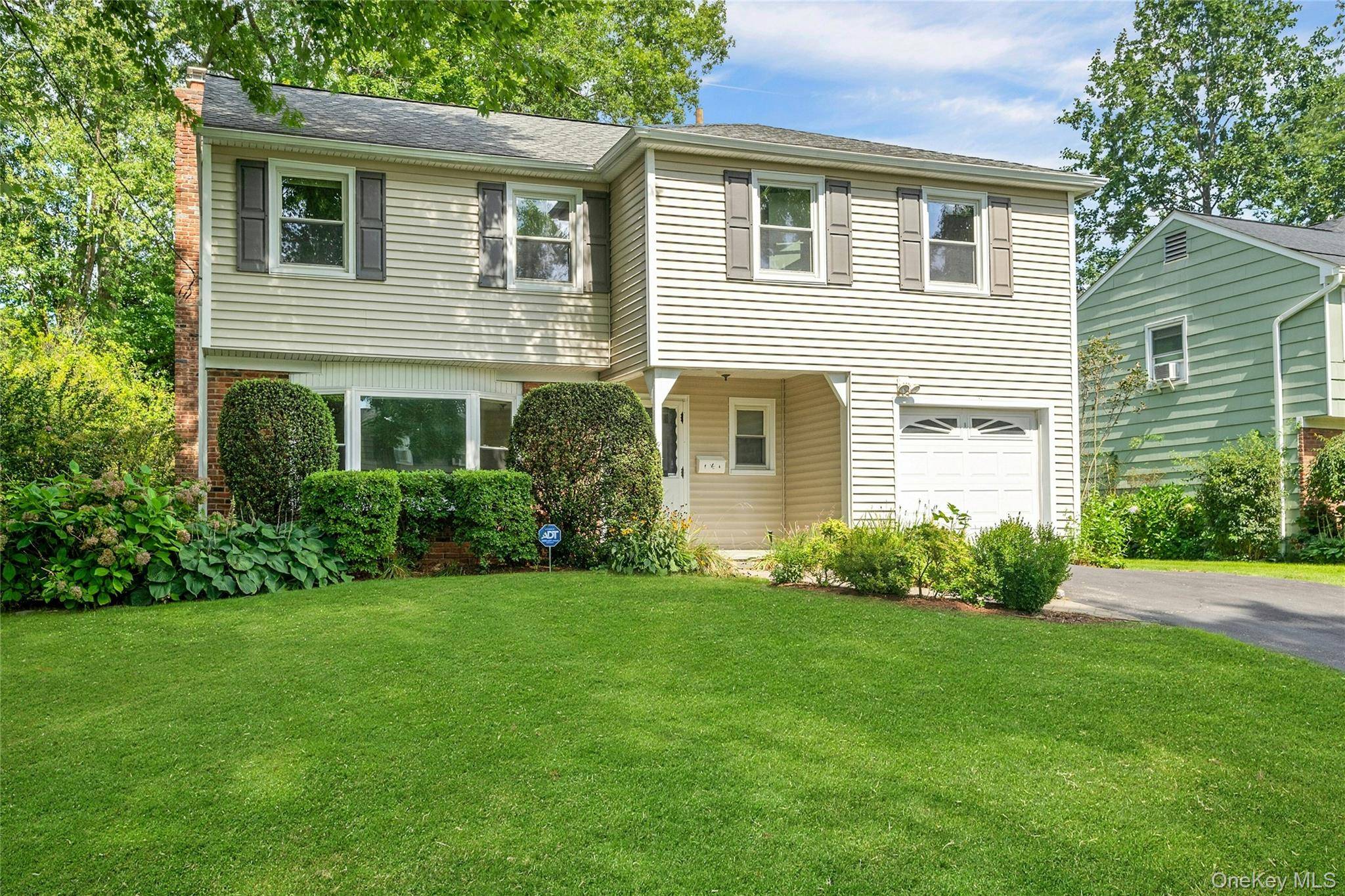 16 Salem PL, White Plains, NY 10605