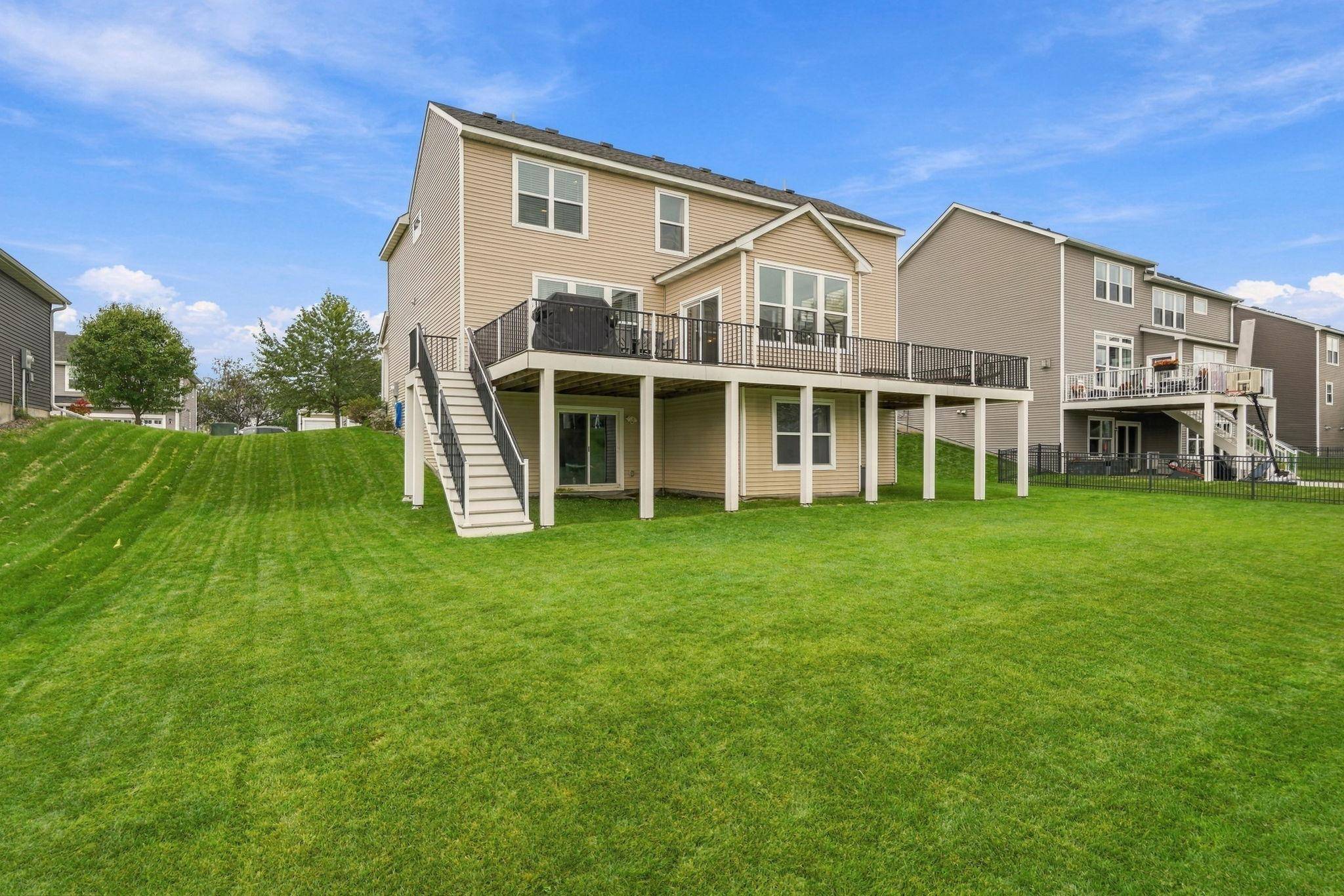 9324 Summerlin RD, Woodbury, MN 55129