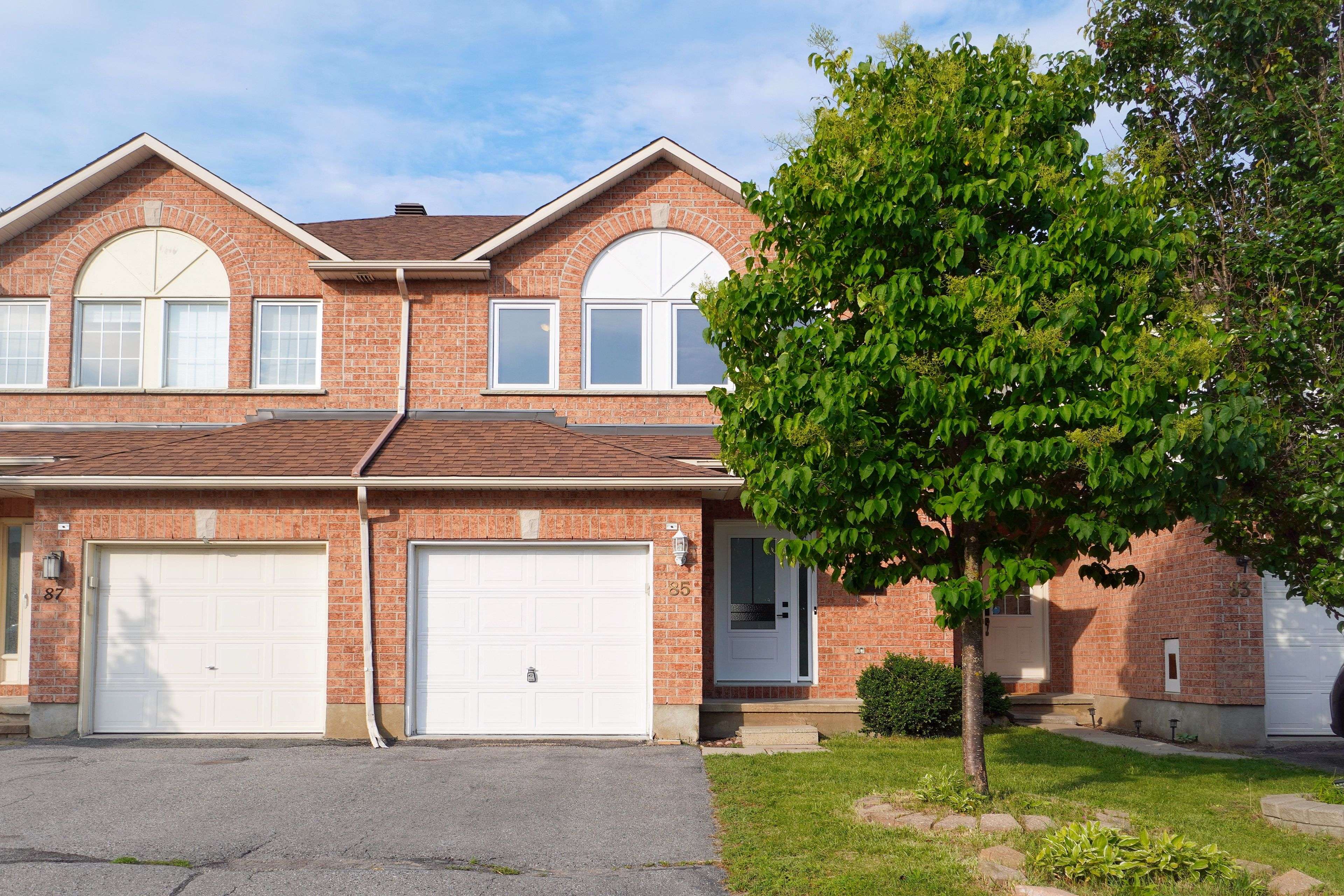 85 Palmadeo DR, Barrhaven, ON K2J 4Z4