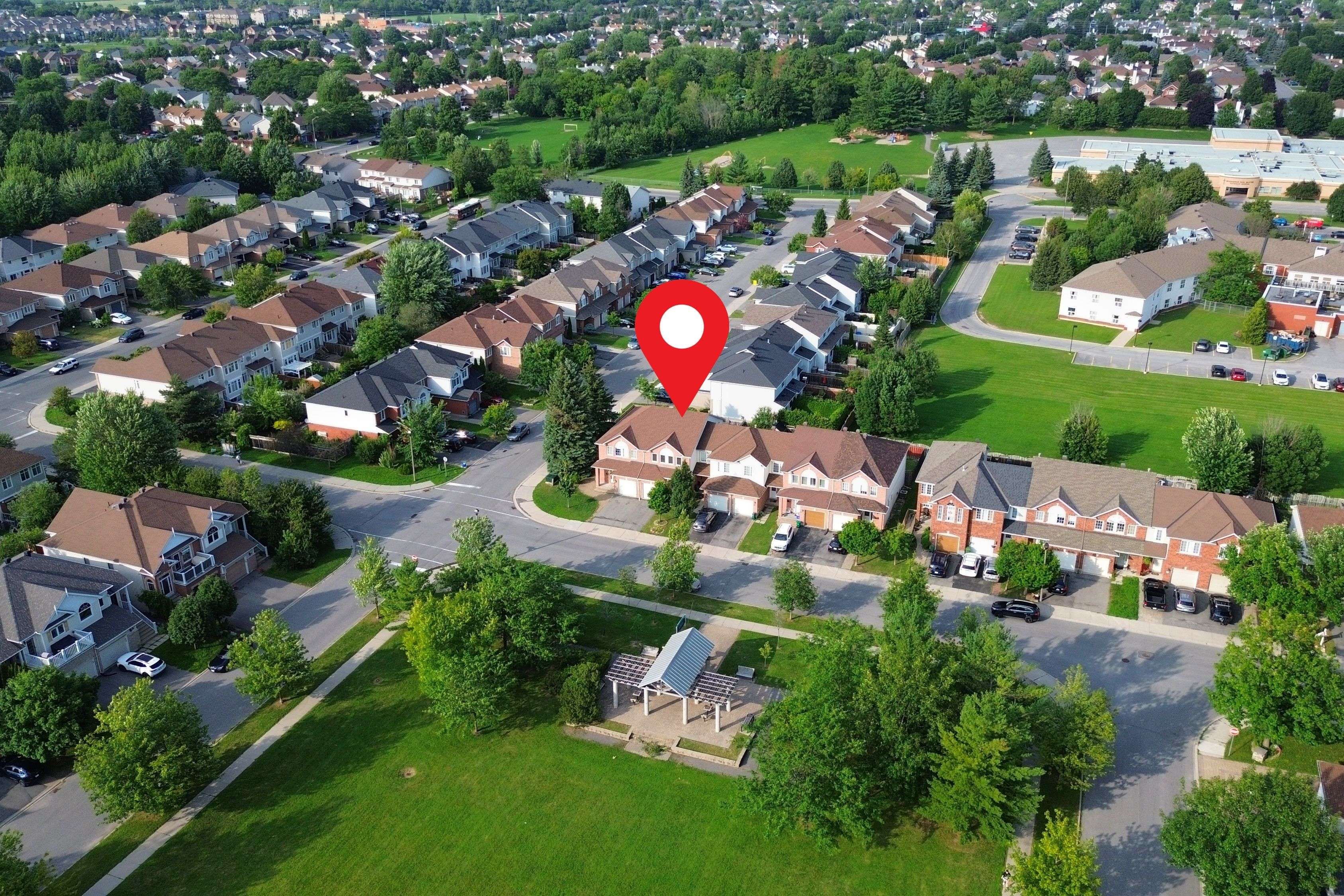 85 Palmadeo DR, Barrhaven, ON K2J 4Z4