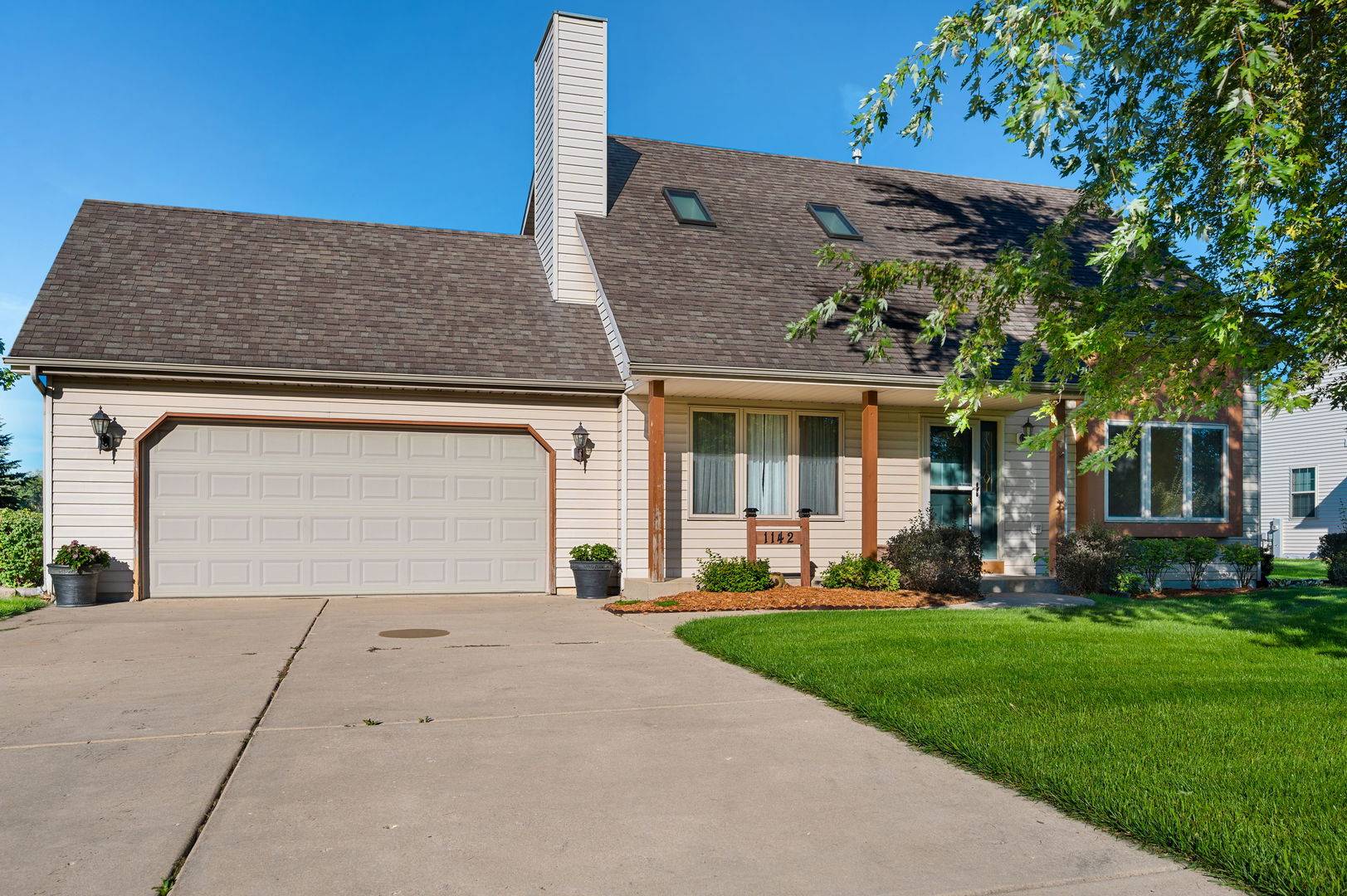 1142 Mulberry LN, Union Grove, WI 53182