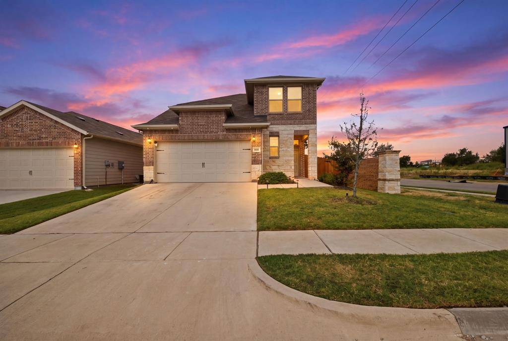 900 Crockett Street, Aubrey, TX 76227