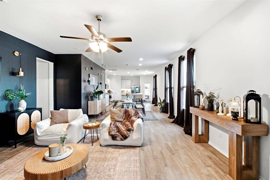 900 Crockett Street, Aubrey, TX 76227