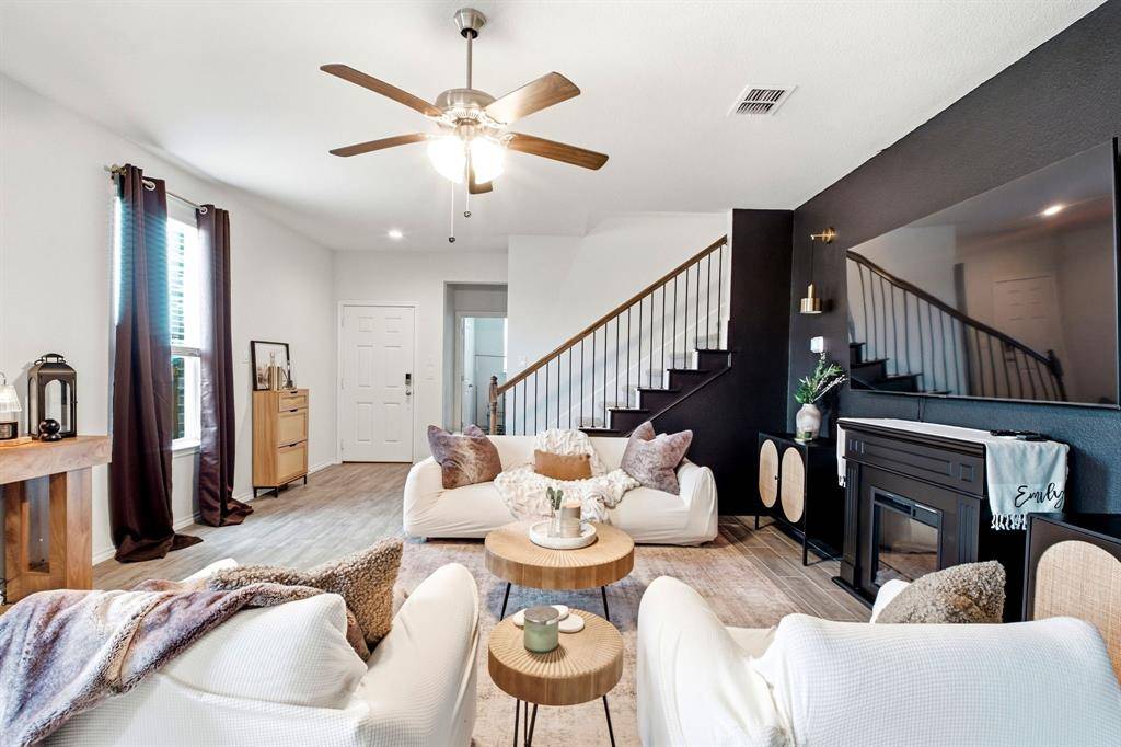 900 Crockett Street, Aubrey, TX 76227